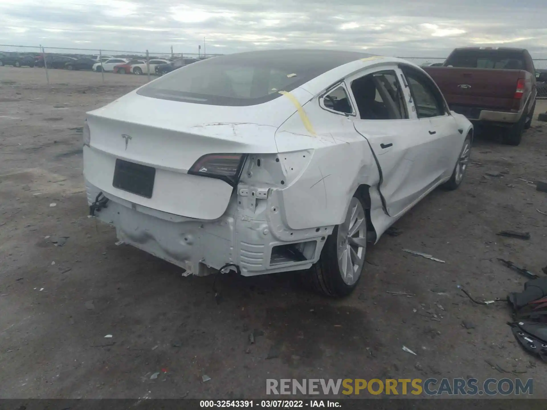 4 Photograph of a damaged car 5YJ3E1EA8MF861598 TESLA MODEL 3 2021