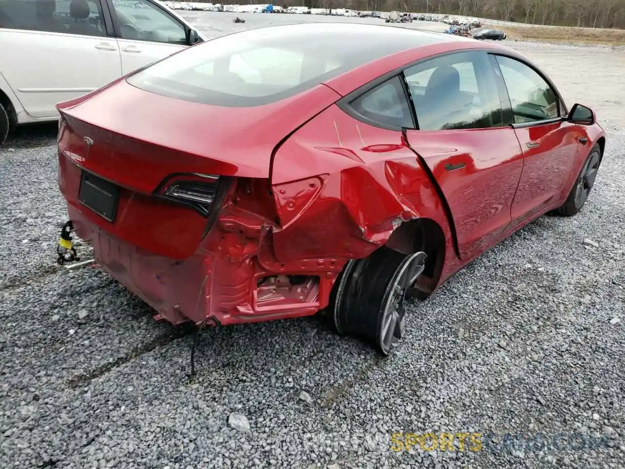 4 Photograph of a damaged car 5YJ3E1EA8MF915059 TESLA MODEL 3 2021