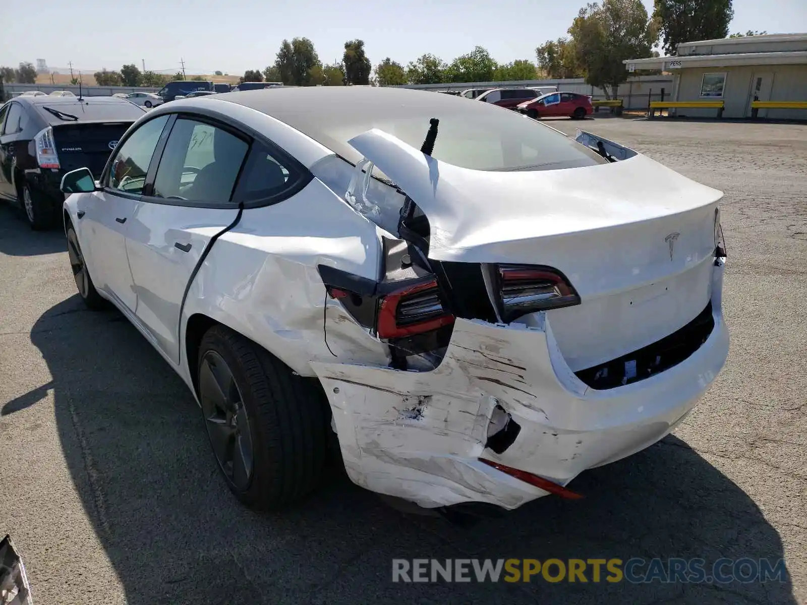 3 Photograph of a damaged car 5YJ3E1EA8MF939667 TESLA MODEL 3 2021