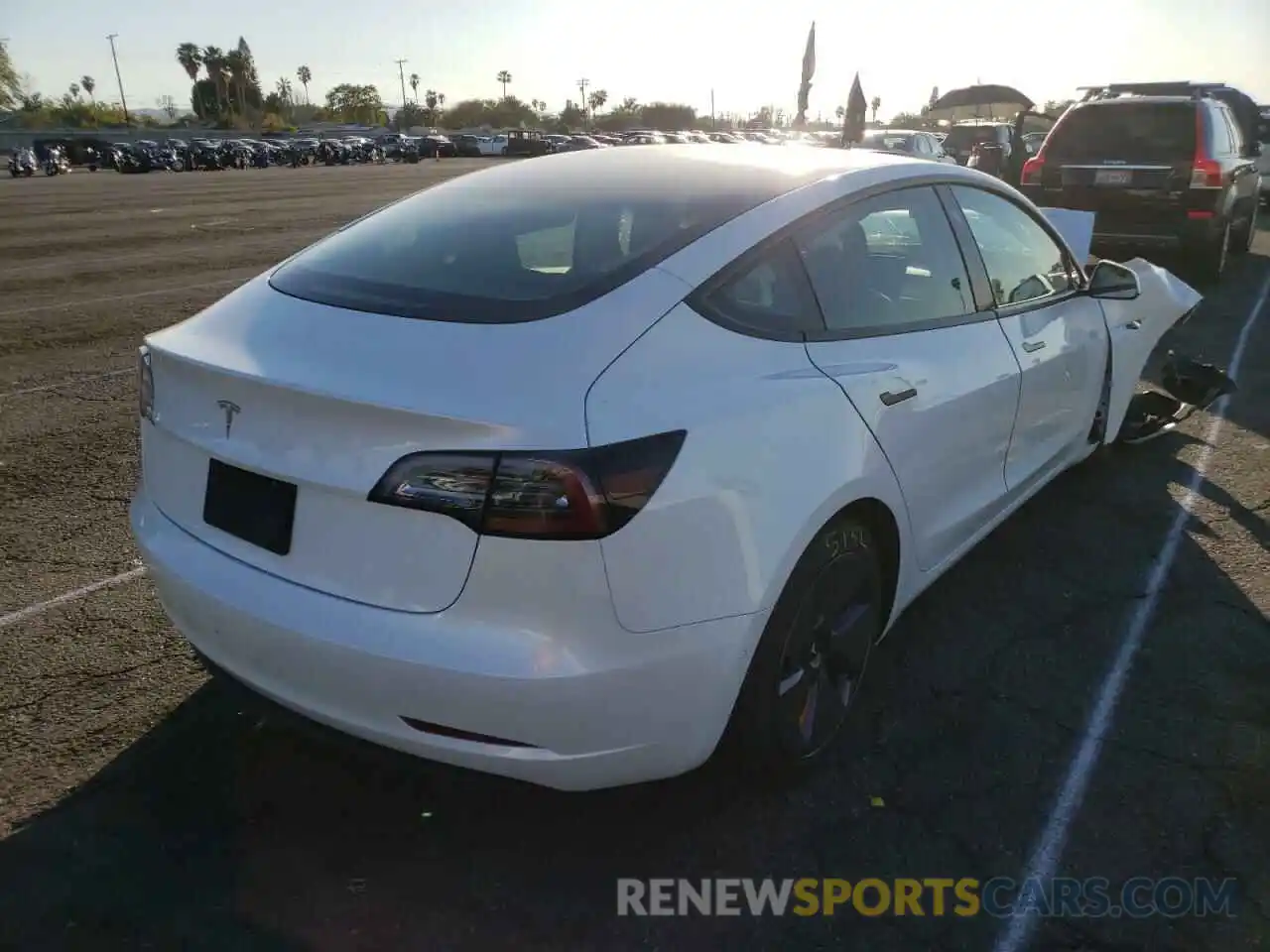 4 Photograph of a damaged car 5YJ3E1EA8MF996516 TESLA MODEL 3 2021