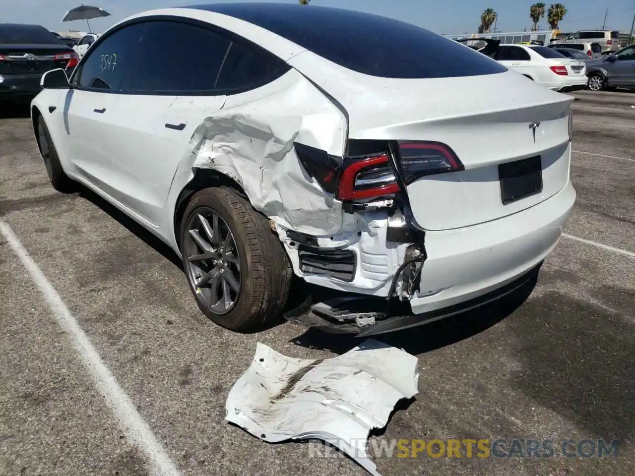 3 Photograph of a damaged car 5YJ3E1EA9MF052689 TESLA MODEL 3 2021