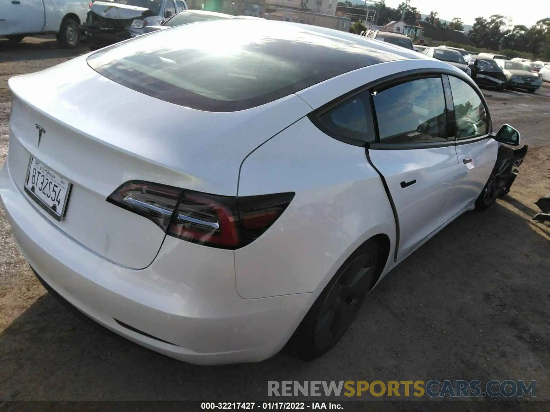 4 Photograph of a damaged car 5YJ3E1EA9MF073218 TESLA MODEL 3 2021