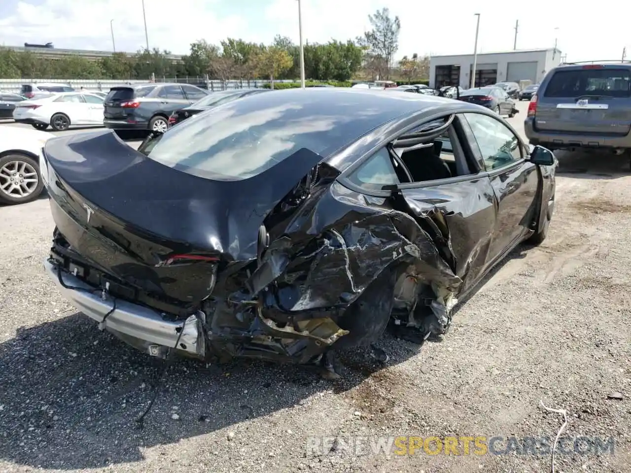 4 Photograph of a damaged car 5YJ3E1EA9MF086907 TESLA MODEL 3 2021