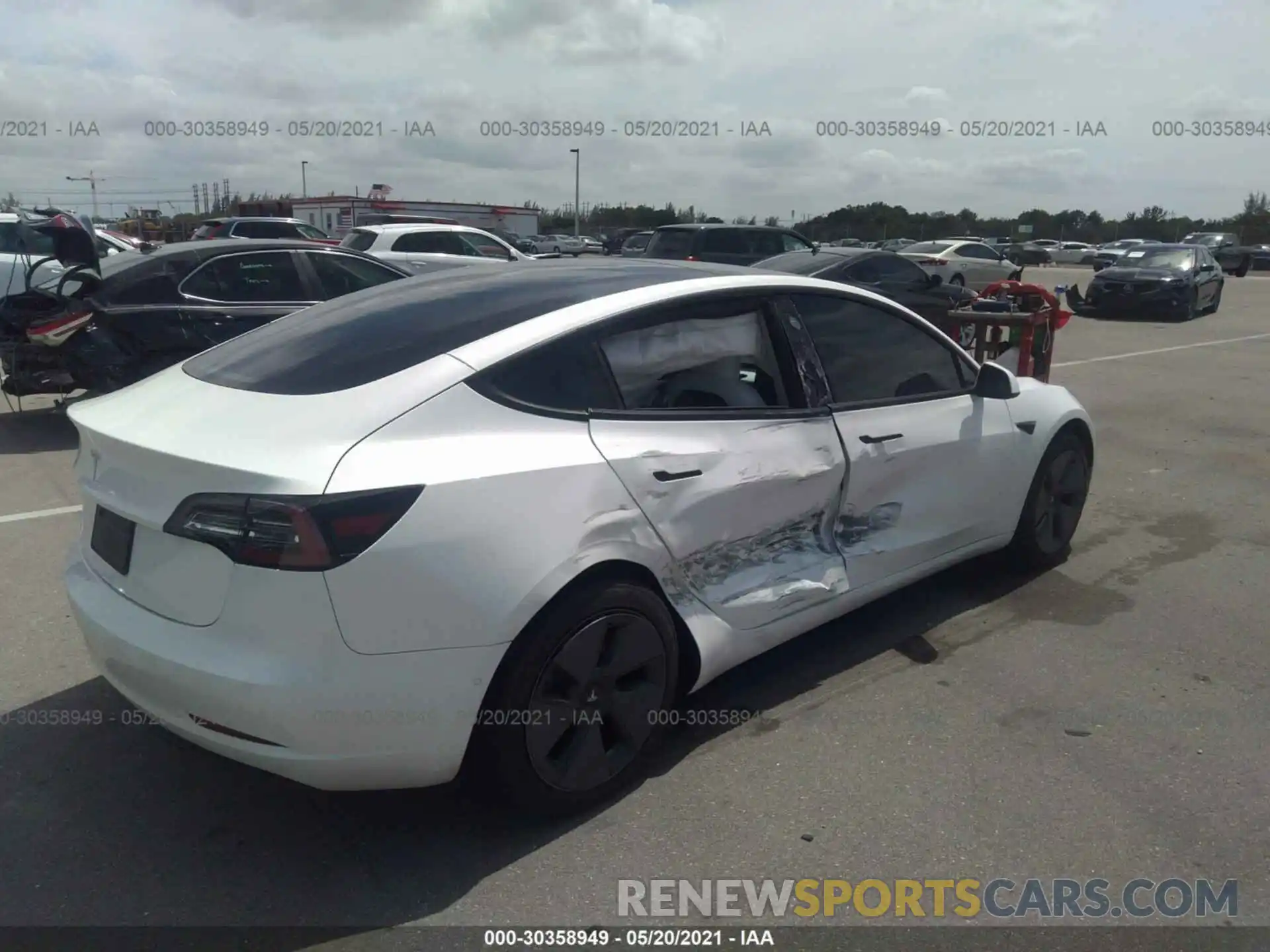 4 Photograph of a damaged car 5YJ3E1EA9MF908685 TESLA MODEL 3 2021