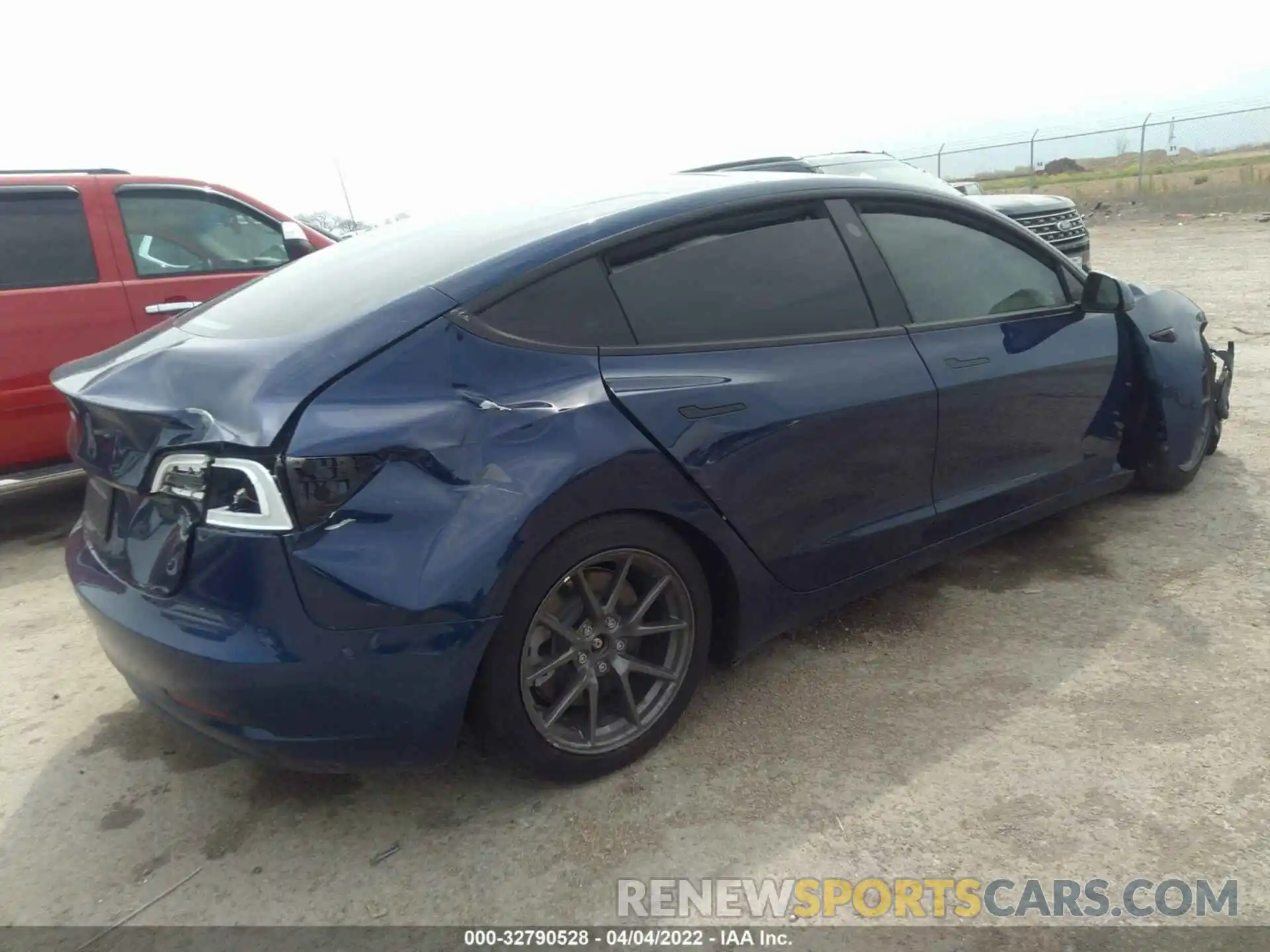 4 Photograph of a damaged car 5YJ3E1EA9MF986934 TESLA MODEL 3 2021