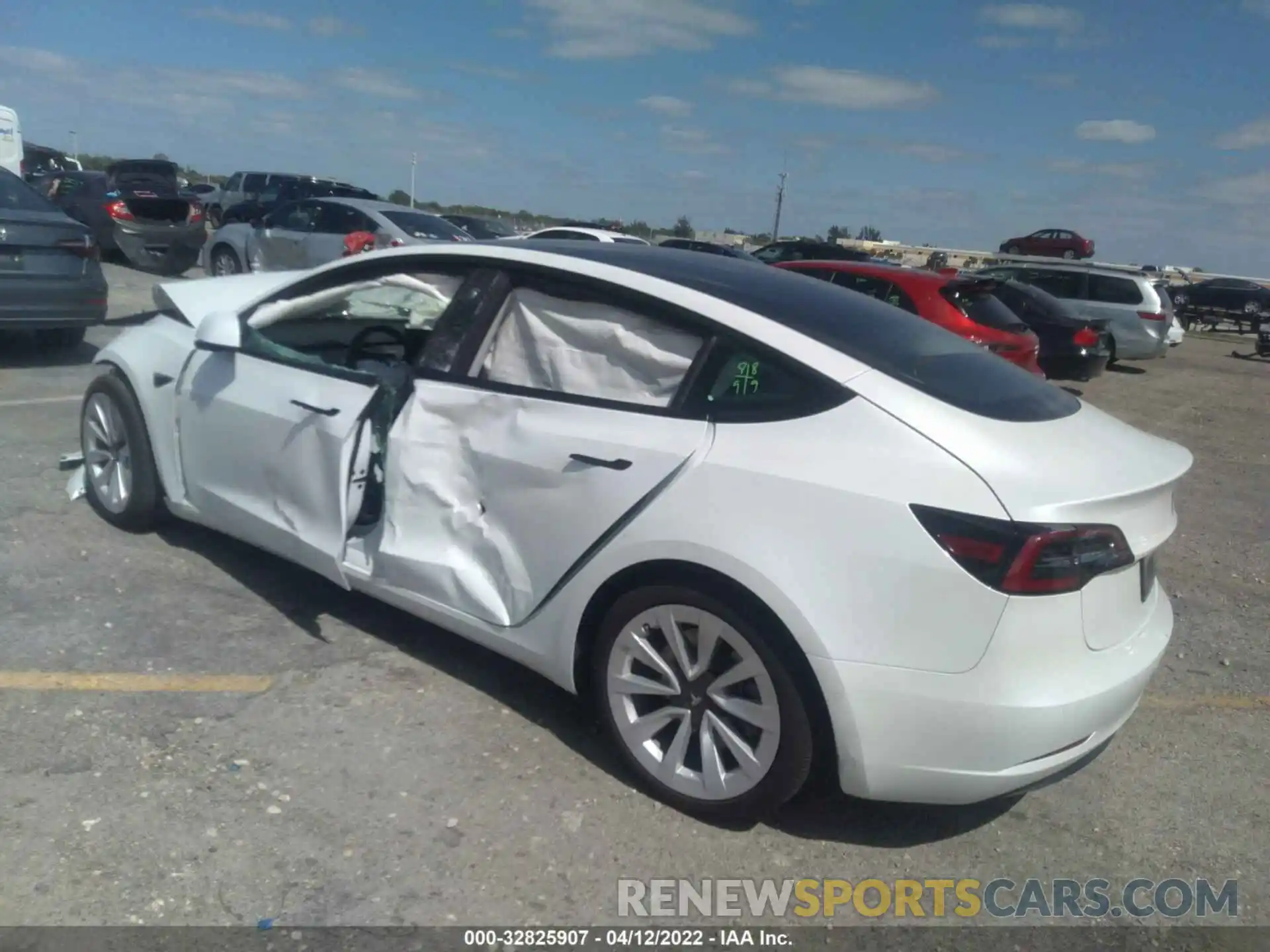 3 Photograph of a damaged car 5YJ3E1EAXMF046075 TESLA MODEL 3 2021