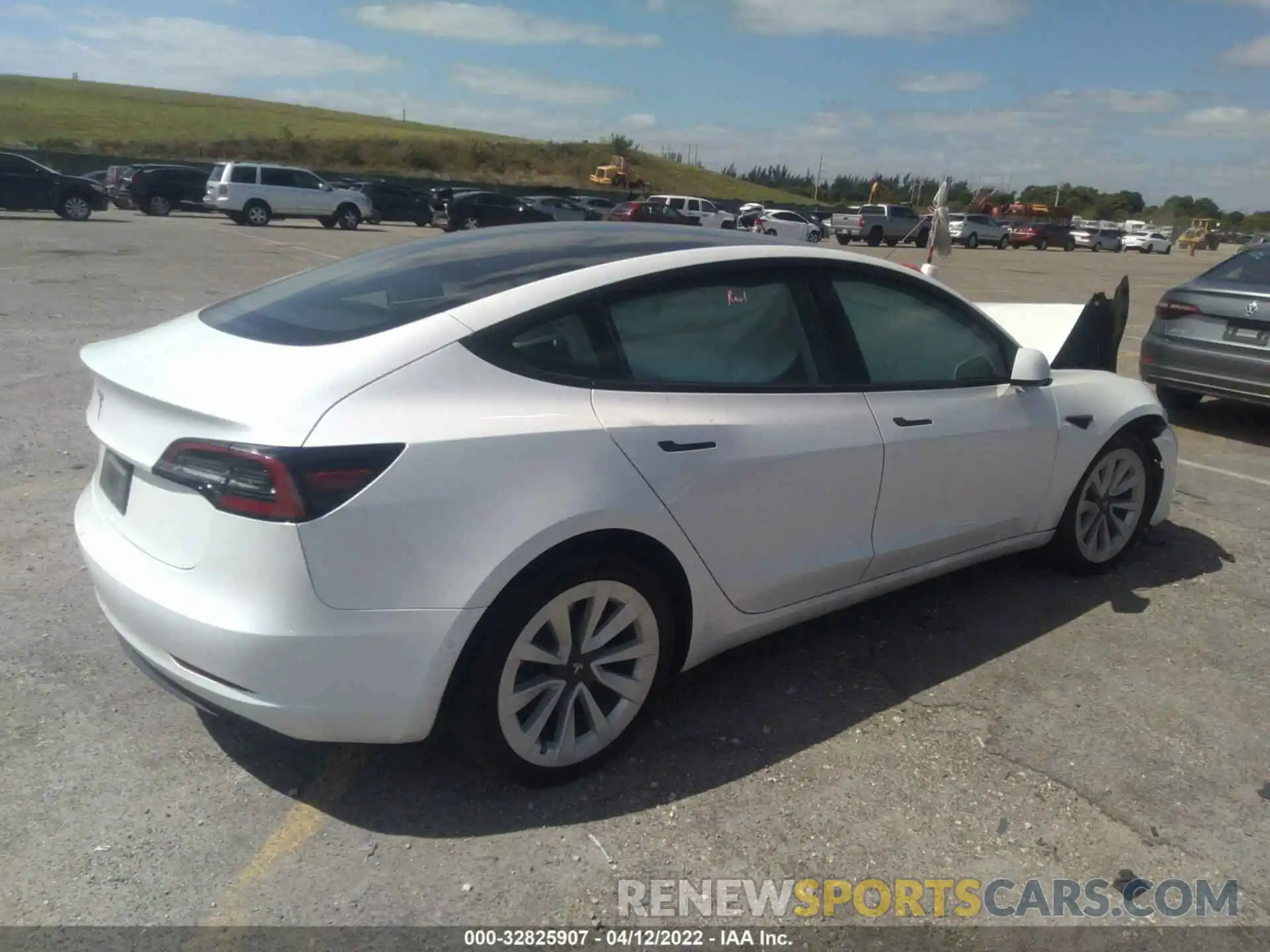 4 Photograph of a damaged car 5YJ3E1EAXMF046075 TESLA MODEL 3 2021