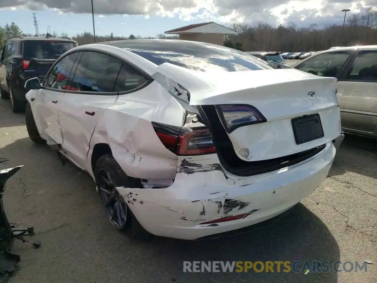 3 Photograph of a damaged car 5YJ3E1EAXMF085636 TESLA MODEL 3 2021