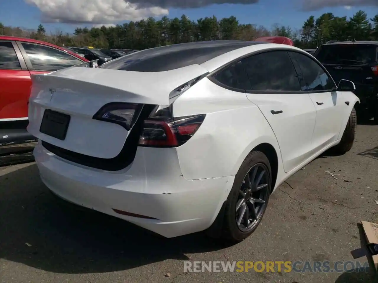 4 Photograph of a damaged car 5YJ3E1EAXMF085636 TESLA MODEL 3 2021