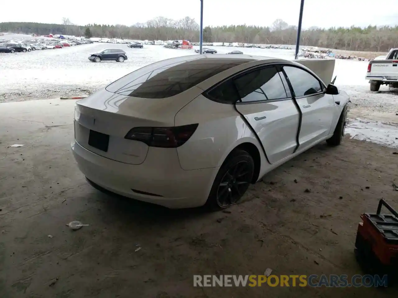 4 Photograph of a damaged car 5YJ3E1EB0MF981372 TESLA MODEL 3 2021