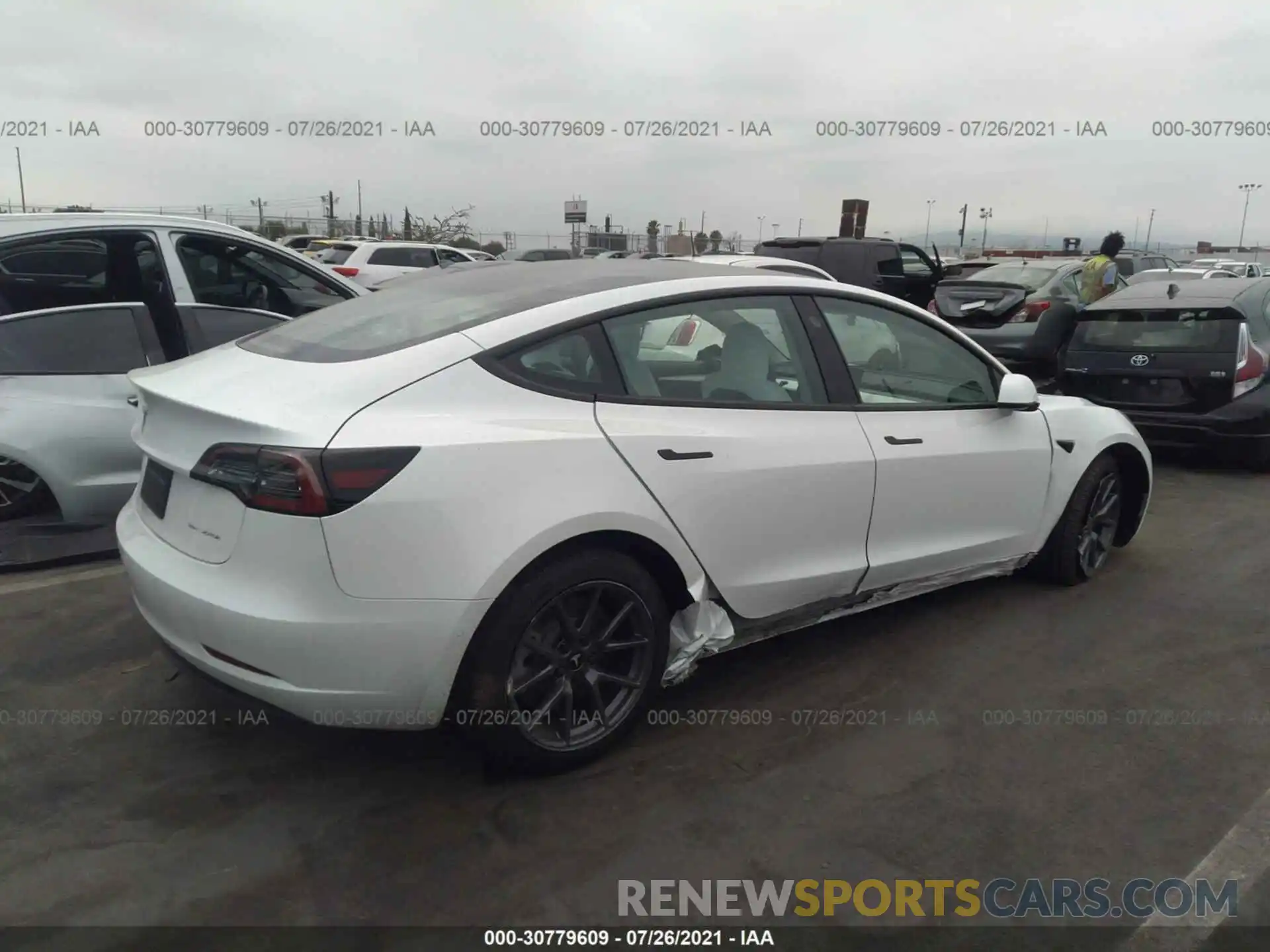 4 Фотография поврежденного автомобиля 5YJ3E1EB1MF001017 TESLA MODEL 3 2021