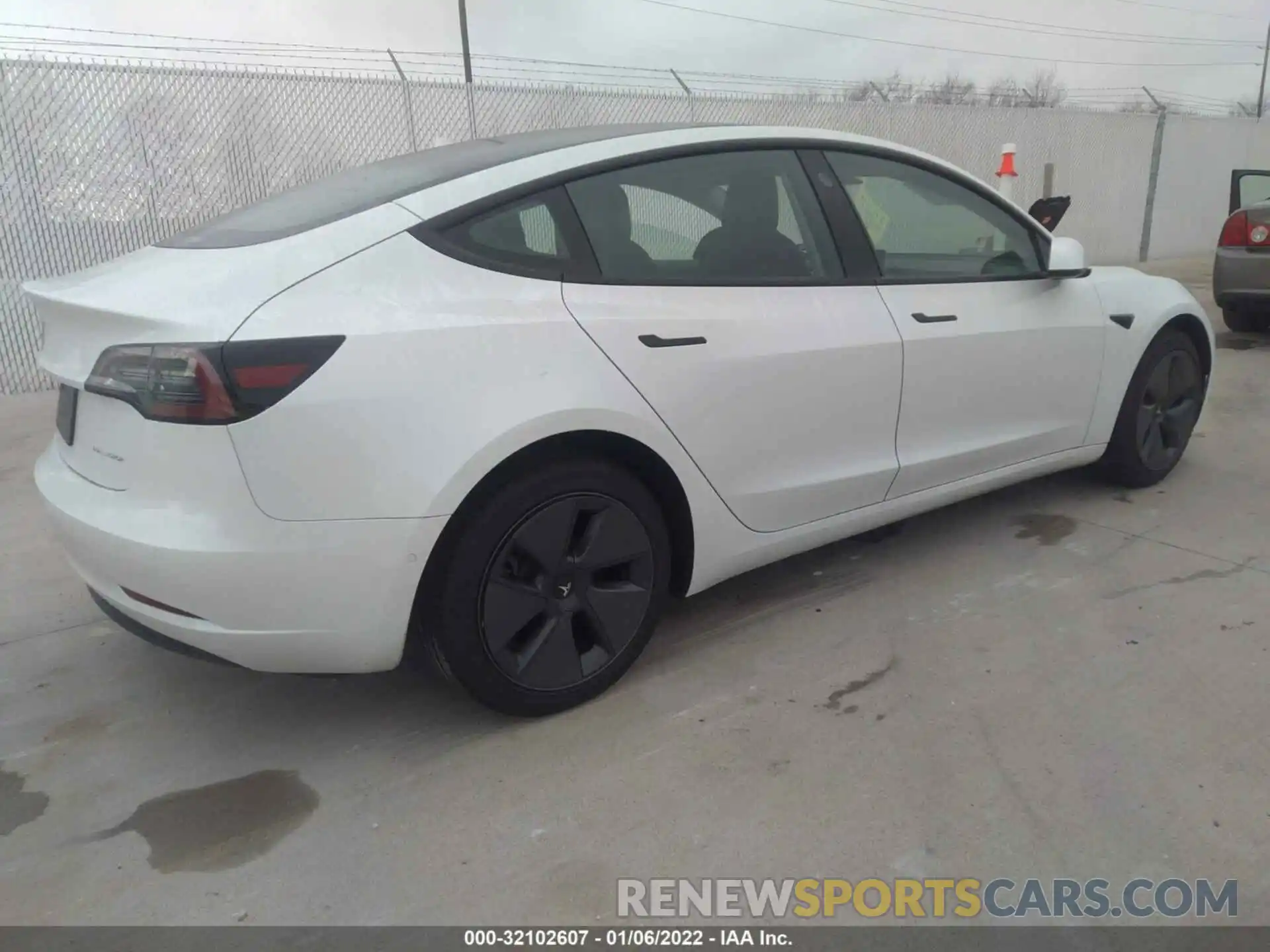 4 Photograph of a damaged car 5YJ3E1EB1MF019677 TESLA MODEL 3 2021