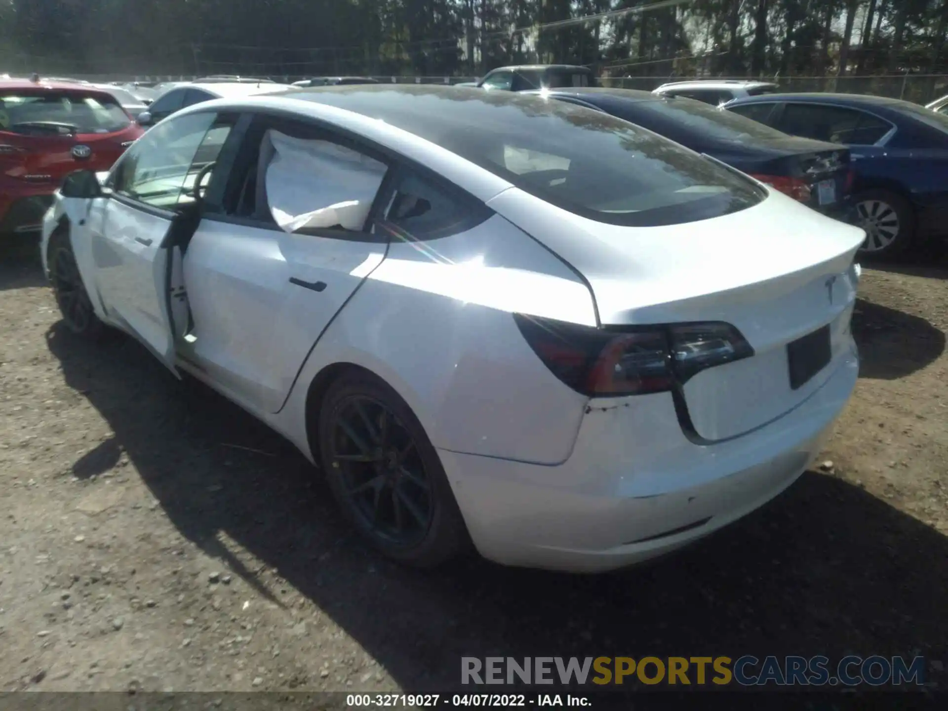 3 Photograph of a damaged car 5YJ3E1EB1MF054834 TESLA MODEL 3 2021