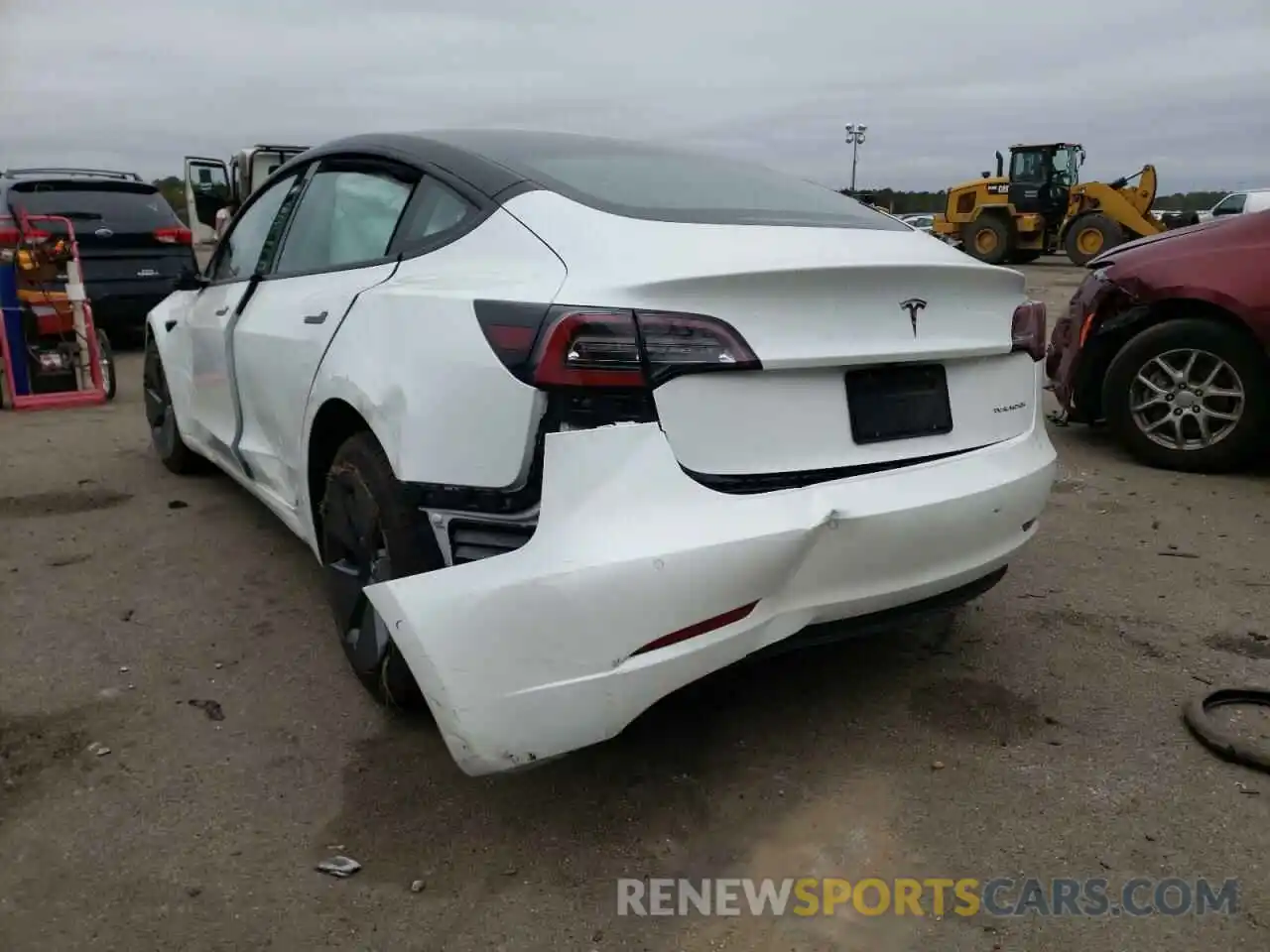 3 Photograph of a damaged car 5YJ3E1EB1MF924744 TESLA MODEL 3 2021