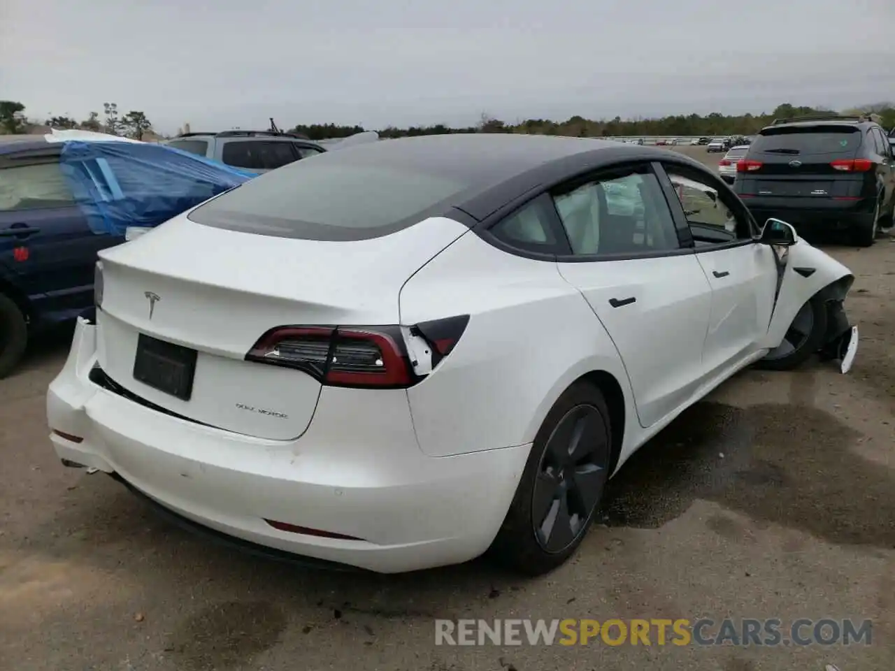 4 Photograph of a damaged car 5YJ3E1EB1MF924744 TESLA MODEL 3 2021