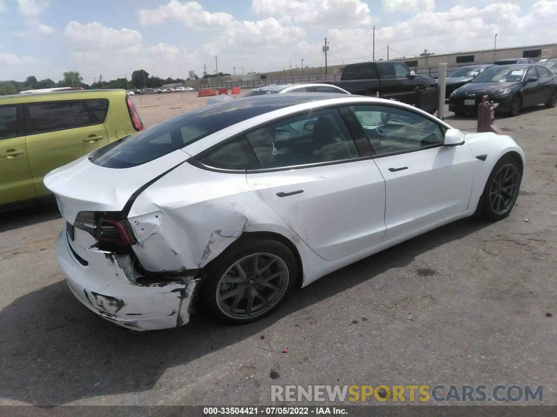 4 Photograph of a damaged car 5YJ3E1EB1MF979386 TESLA MODEL 3 2021