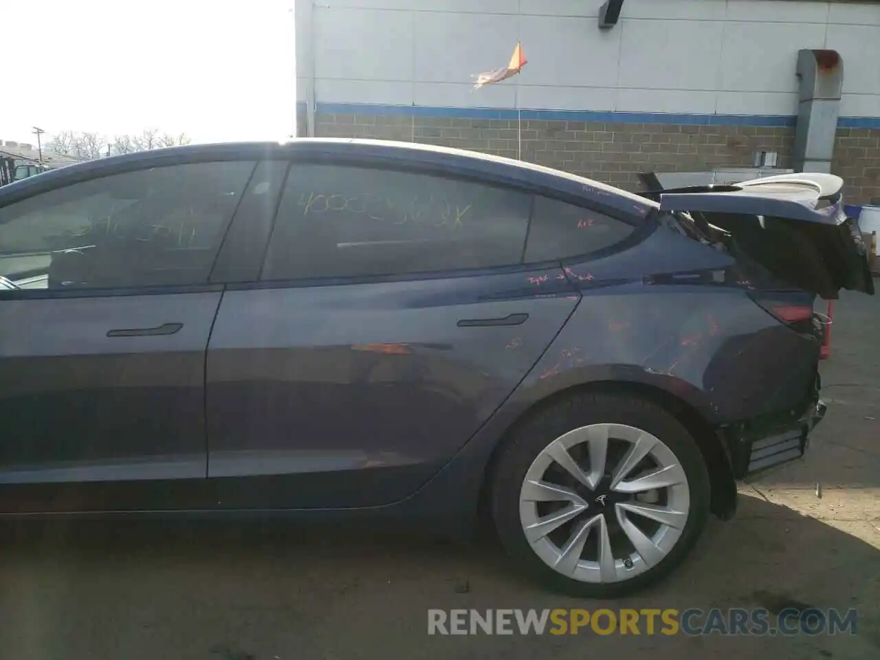 10 Photograph of a damaged car 5YJ3E1EB2MF027660 TESLA MODEL 3 2021