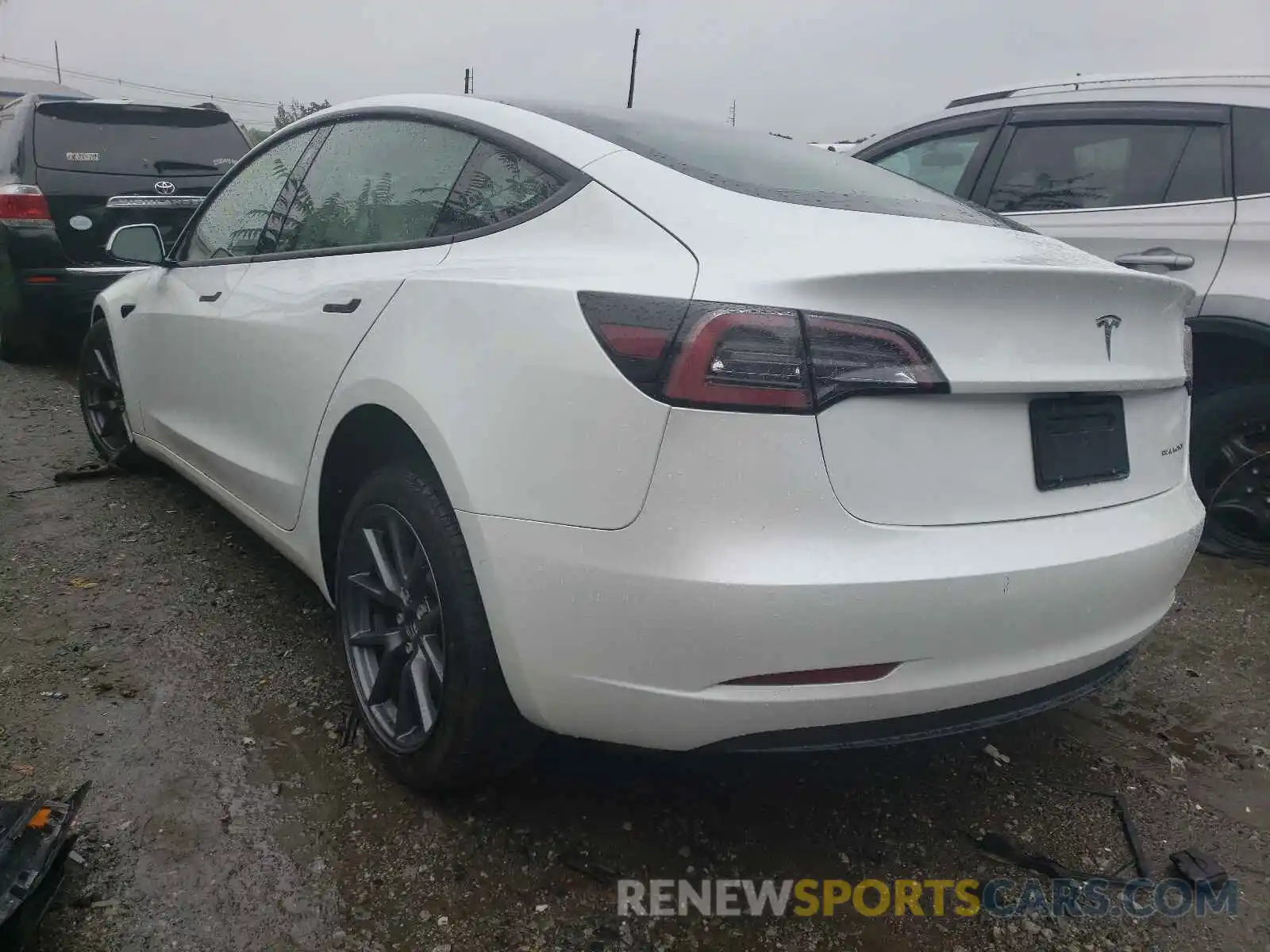 3 Photograph of a damaged car 5YJ3E1EB2MF925207 TESLA MODEL 3 2021