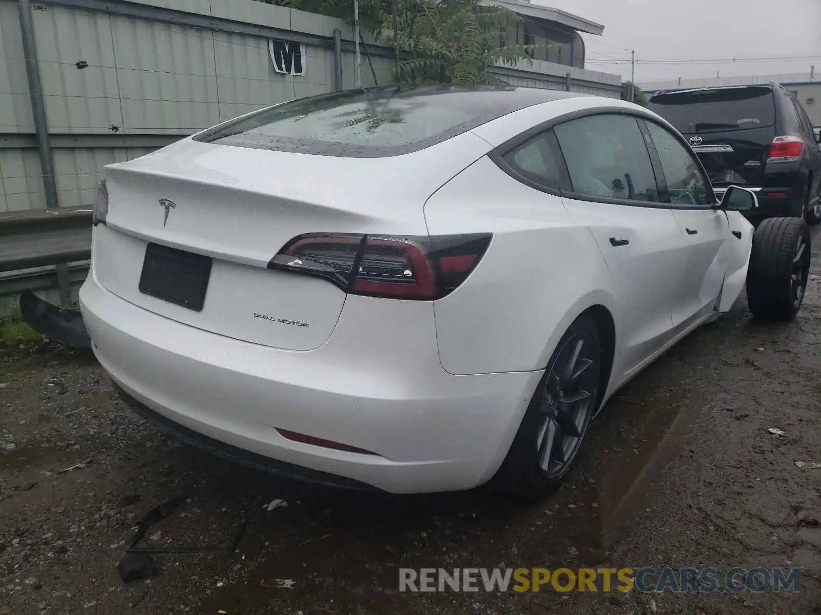 4 Photograph of a damaged car 5YJ3E1EB2MF925207 TESLA MODEL 3 2021