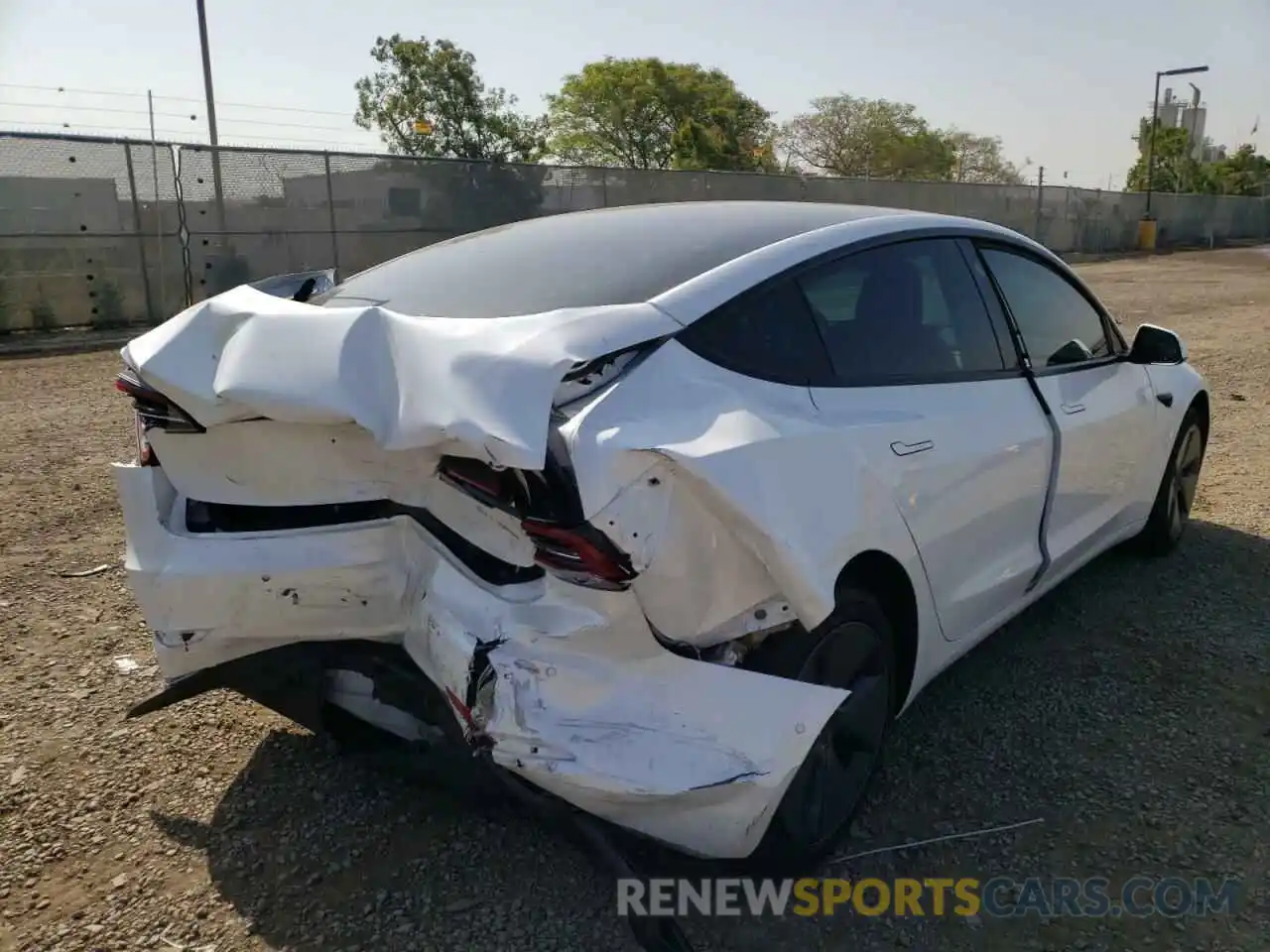 4 Photograph of a damaged car 5YJ3E1EB2MF938099 TESLA MODEL 3 2021