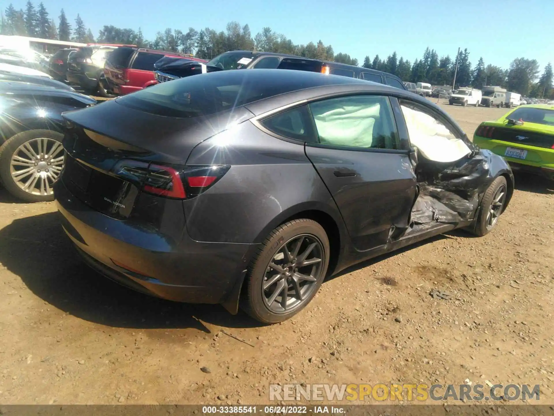 4 Photograph of a damaged car 5YJ3E1EB2MF978814 TESLA MODEL 3 2021