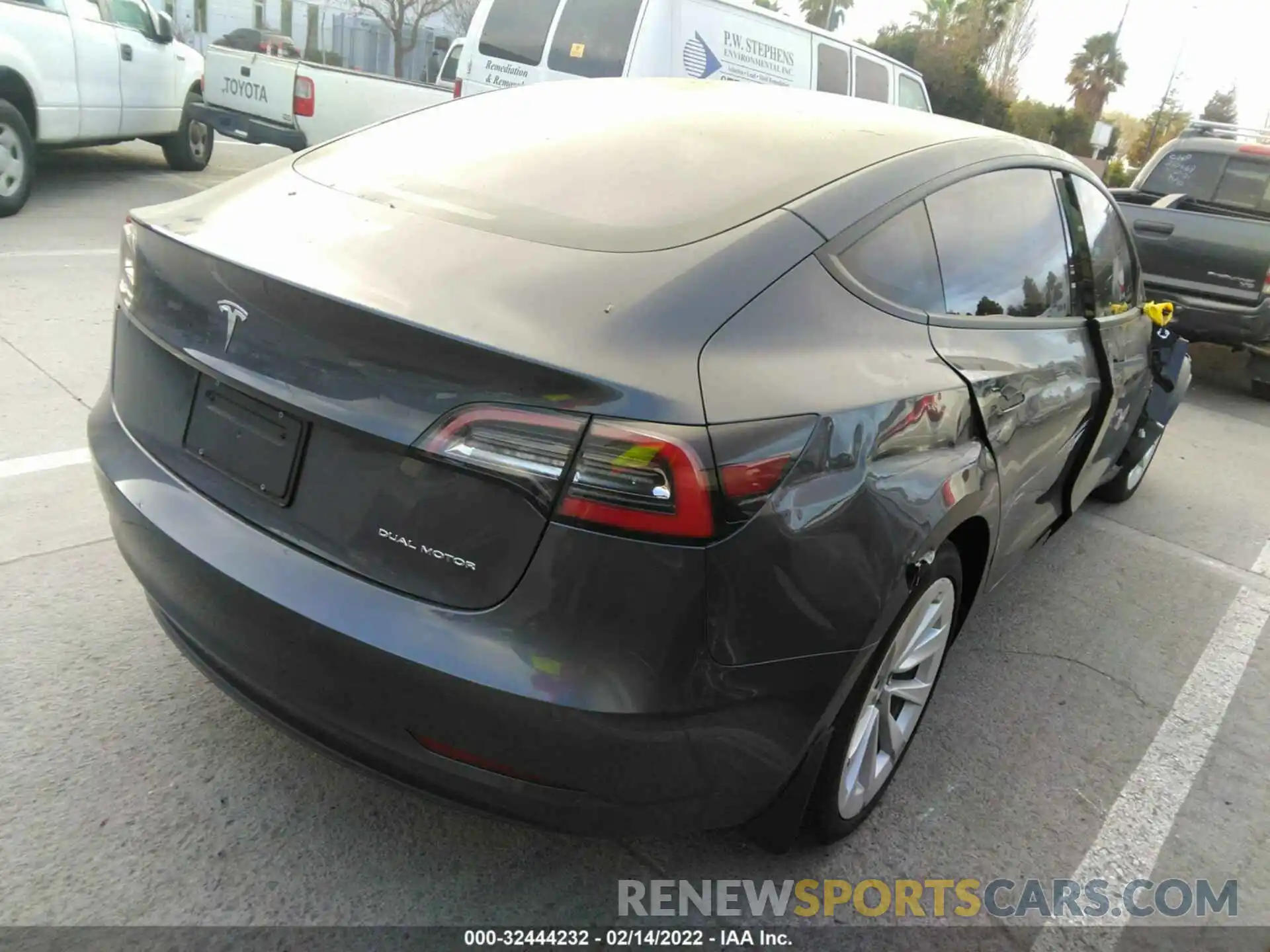 4 Photograph of a damaged car 5YJ3E1EB3MF045147 TESLA MODEL 3 2021