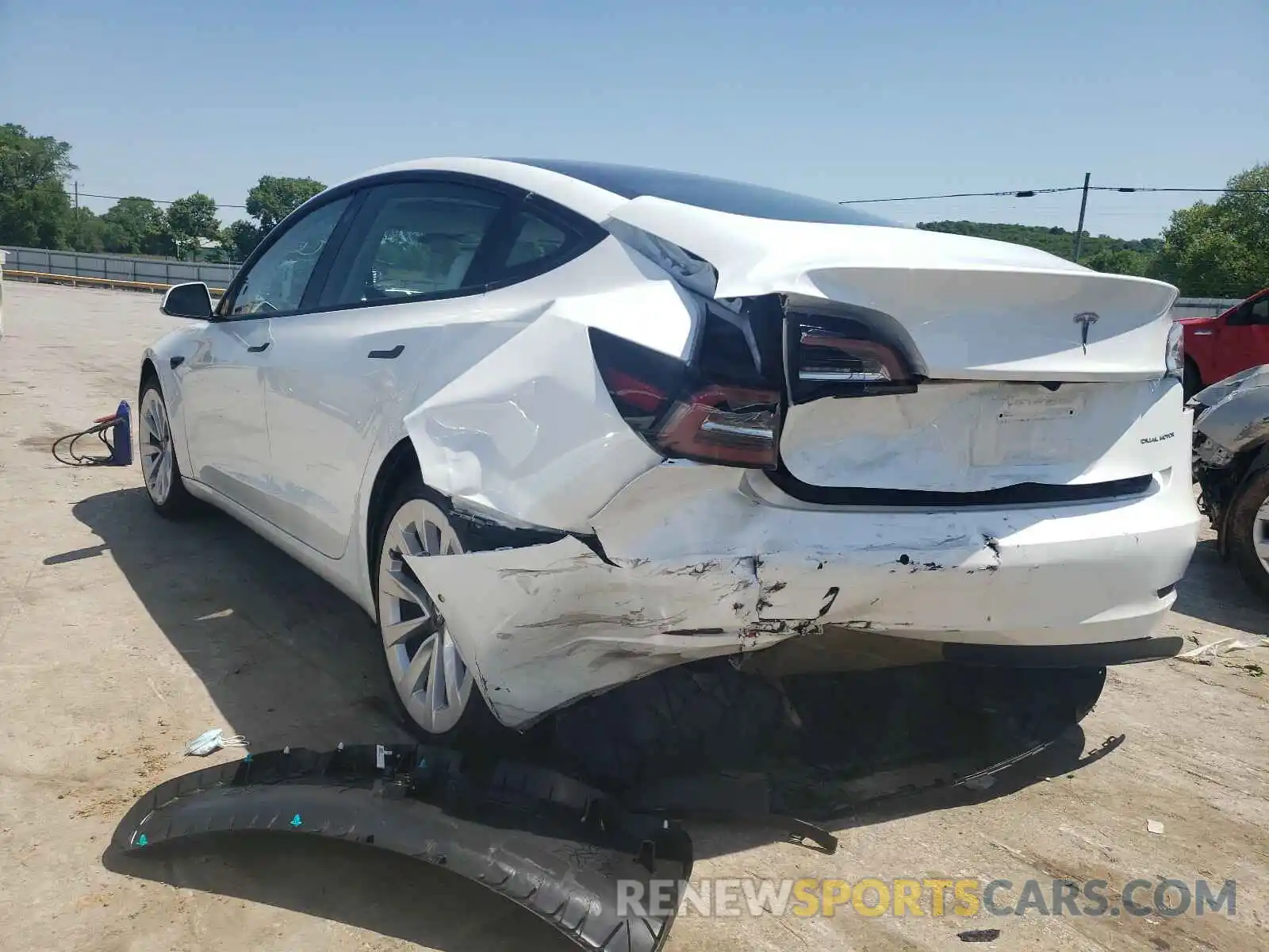 3 Photograph of a damaged car 5YJ3E1EB3MF860528 TESLA MODEL 3 2021