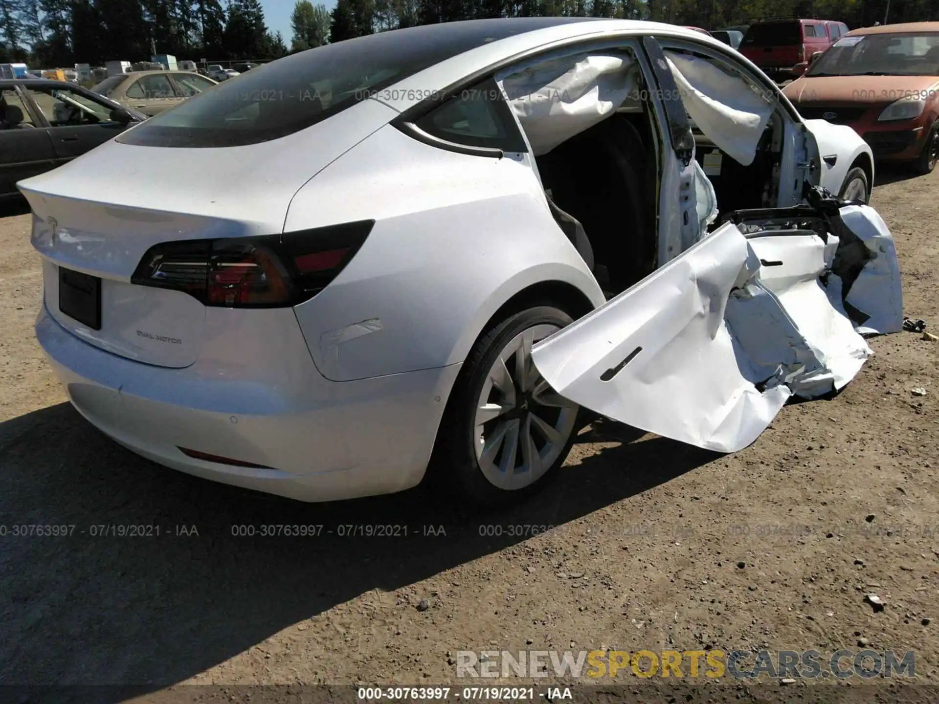 4 Photograph of a damaged car 5YJ3E1EB3MF936751 TESLA MODEL 3 2021