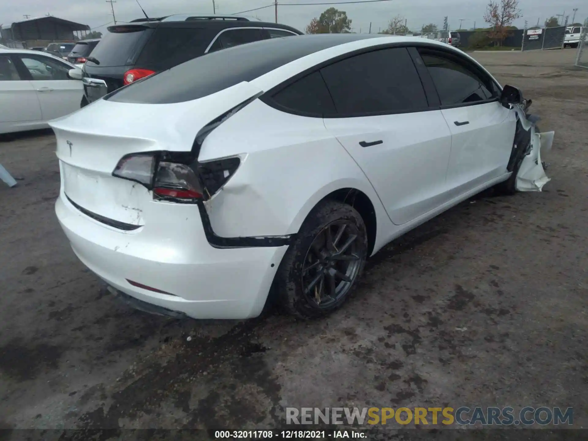 4 Photograph of a damaged car 5YJ3E1EB4MF083793 TESLA MODEL 3 2021