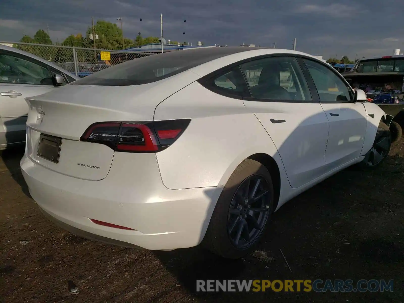 4 Фотография поврежденного автомобиля 5YJ3E1EB4MF869769 TESLA MODEL 3 2021