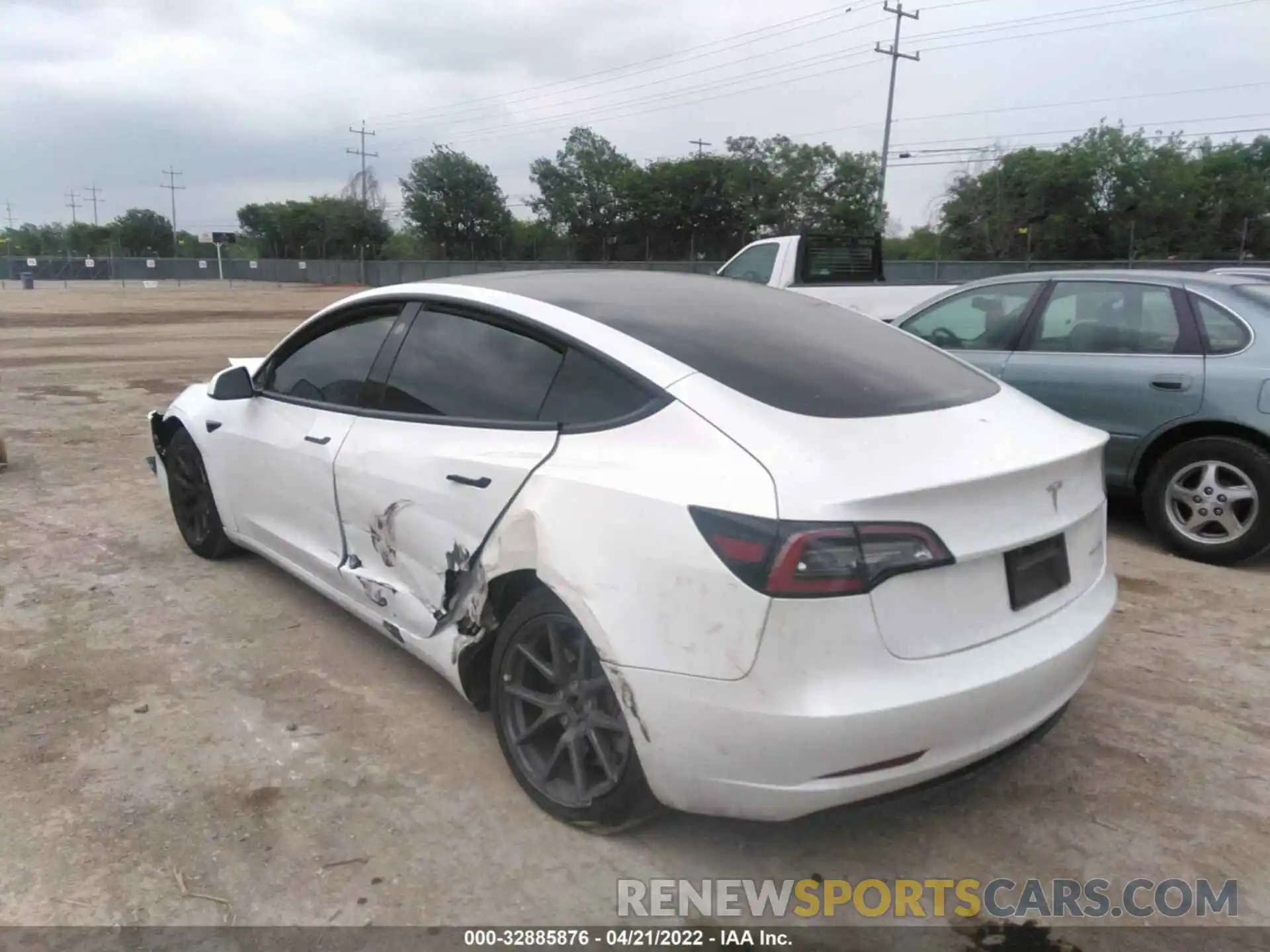 3 Photograph of a damaged car 5YJ3E1EB4MF925113 TESLA MODEL 3 2021