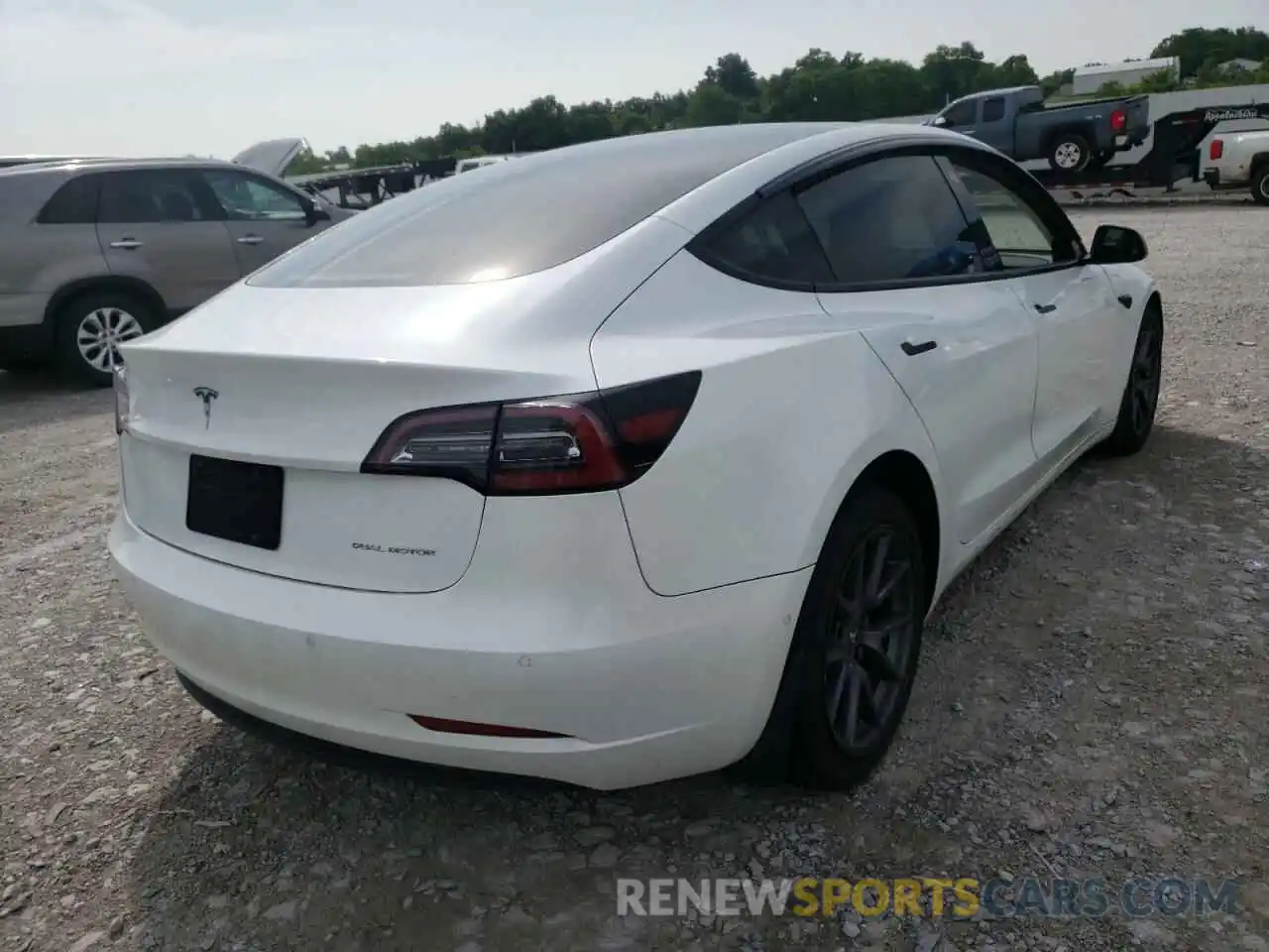 4 Photograph of a damaged car 5YJ3E1EB4MF925791 TESLA MODEL 3 2021