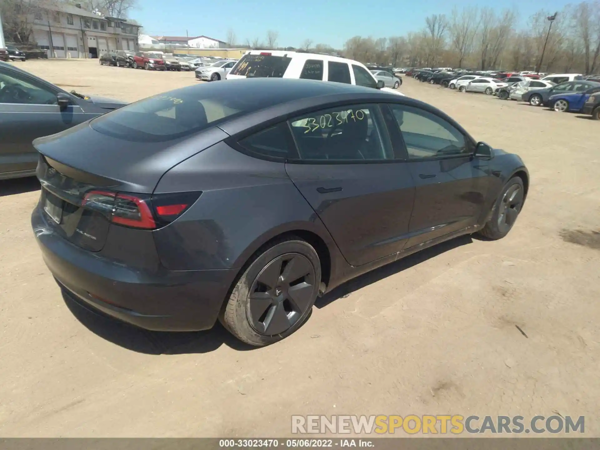 4 Photograph of a damaged car 5YJ3E1EB5MF030116 TESLA MODEL 3 2021