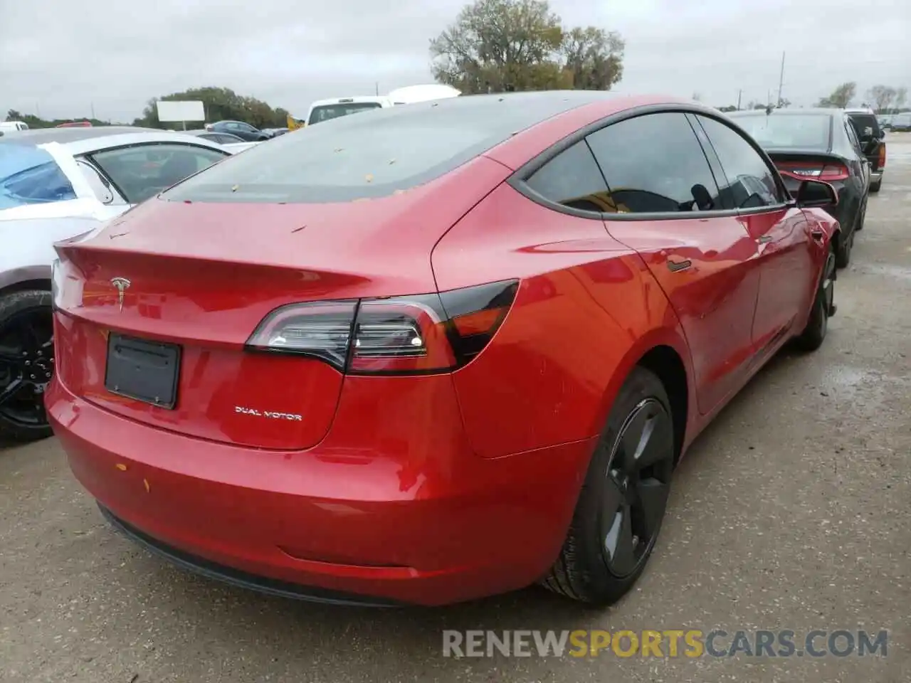 4 Photograph of a damaged car 5YJ3E1EB5MF916033 TESLA MODEL 3 2021