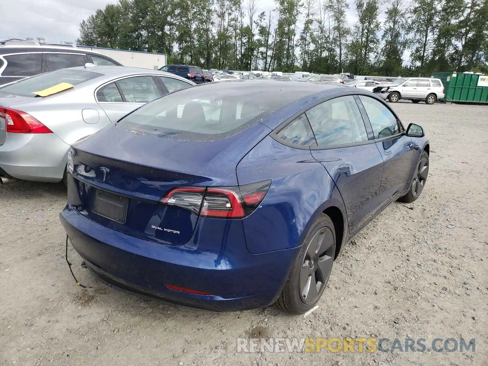 4 Photograph of a damaged car 5YJ3E1EB5MF924598 TESLA MODEL 3 2021