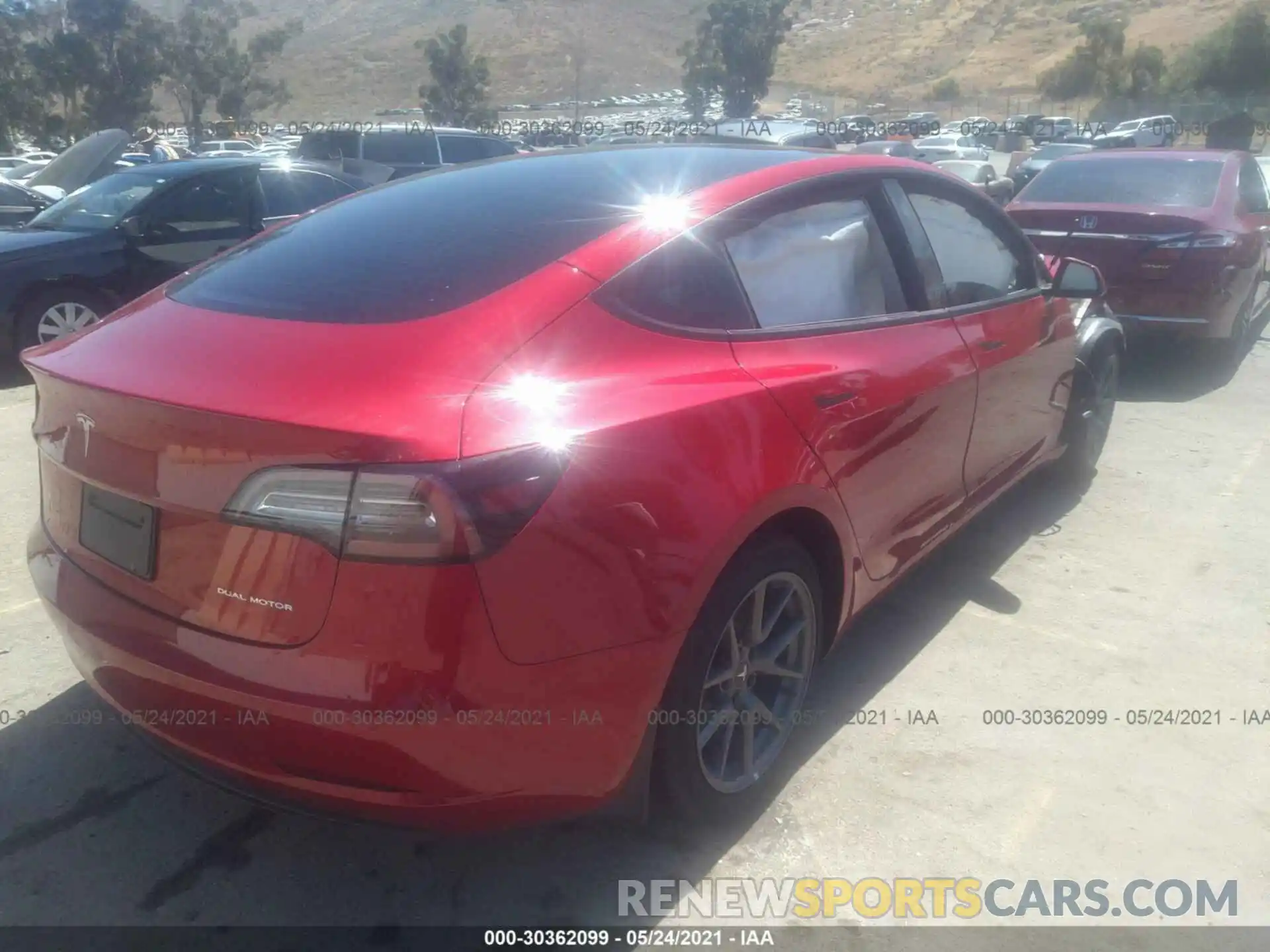 4 Photograph of a damaged car 5YJ3E1EB5MF927047 TESLA MODEL 3 2021