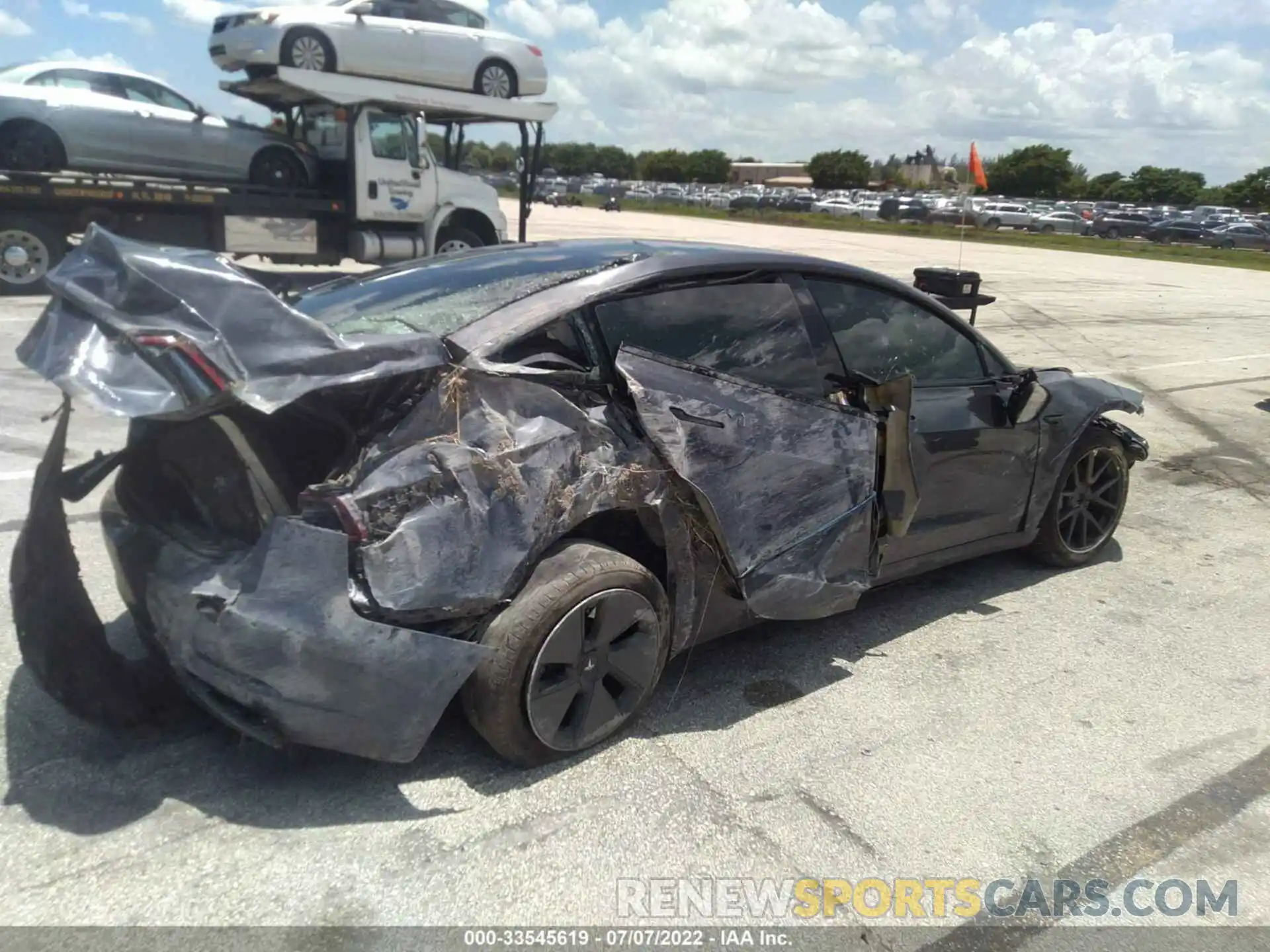 4 Photograph of a damaged car 5YJ3E1EB5MF974420 TESLA MODEL 3 2021