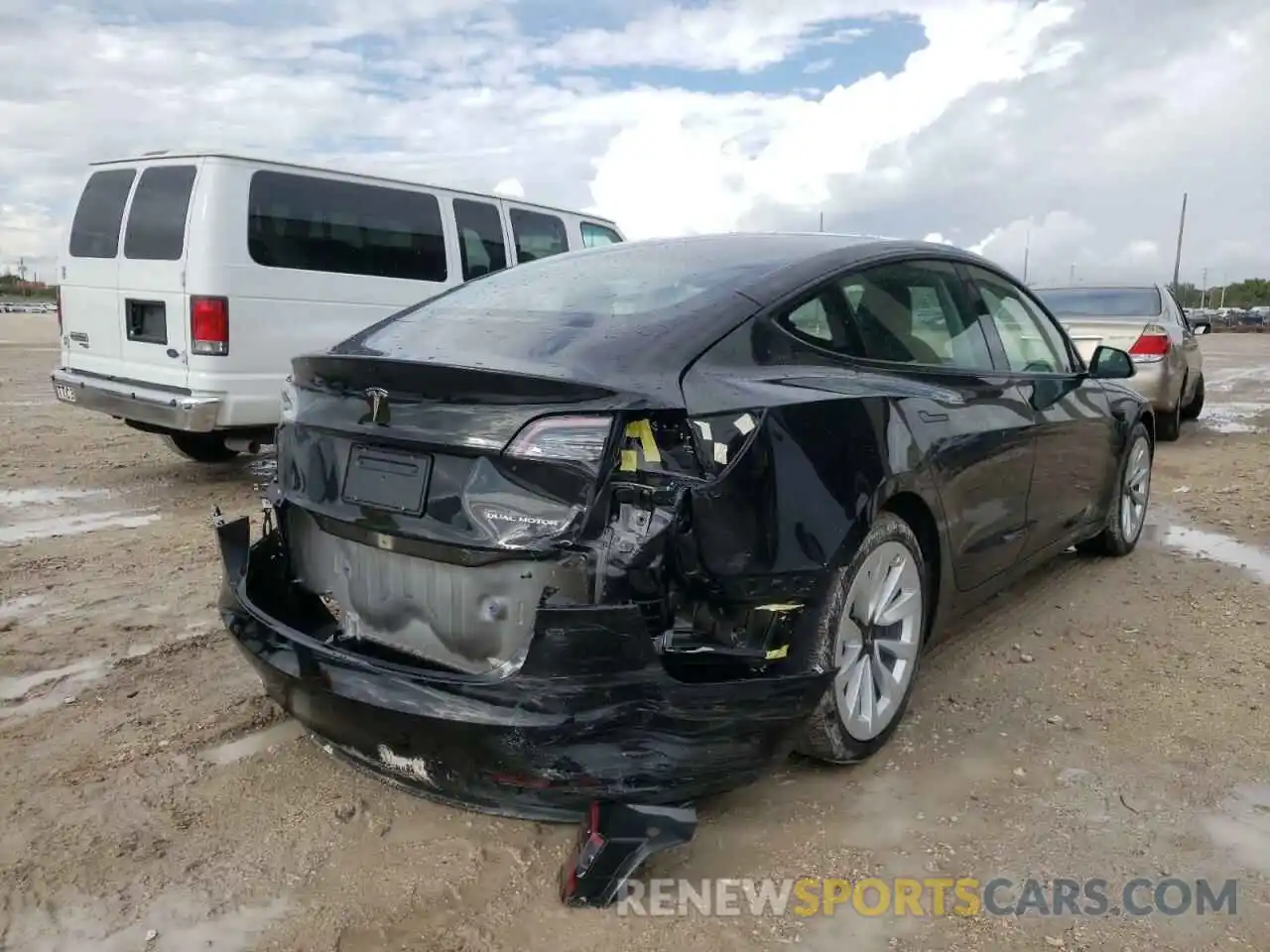 4 Photograph of a damaged car 5YJ3E1EB5MF974966 TESLA MODEL 3 2021