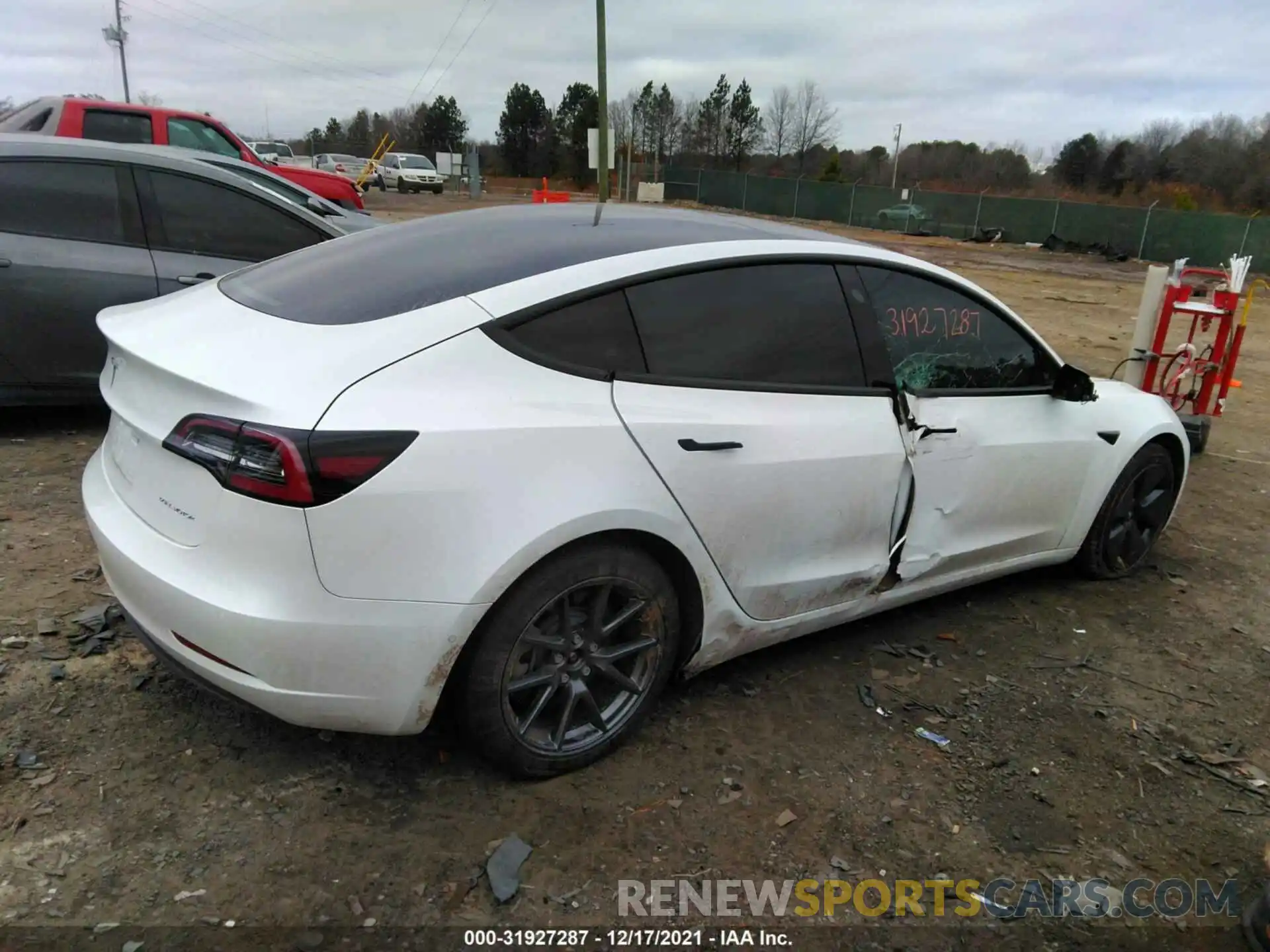 4 Фотография поврежденного автомобиля 5YJ3E1EB5MF979990 TESLA MODEL 3 2021