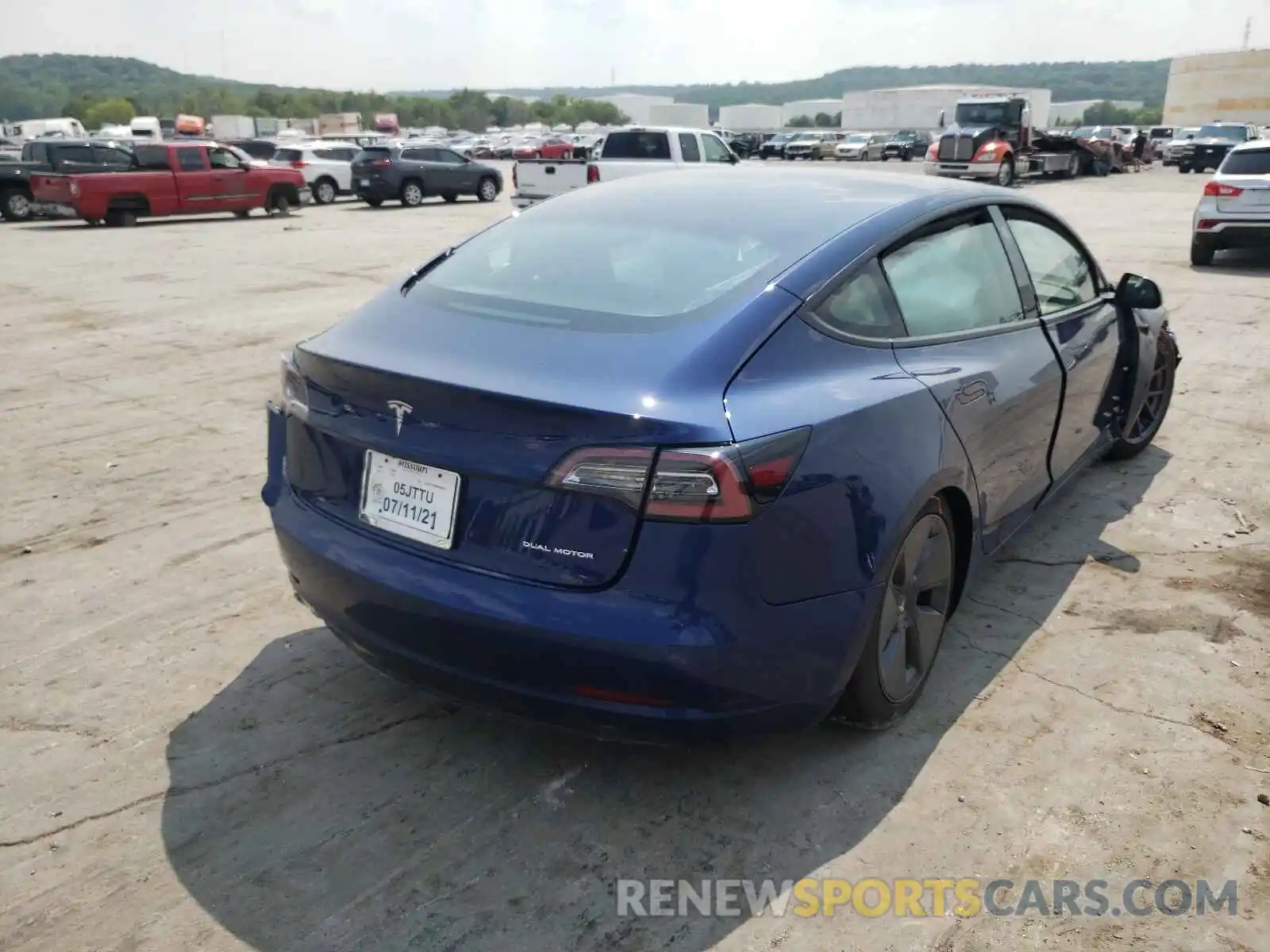 4 Photograph of a damaged car 5YJ3E1EB5MF984073 TESLA MODEL 3 2021