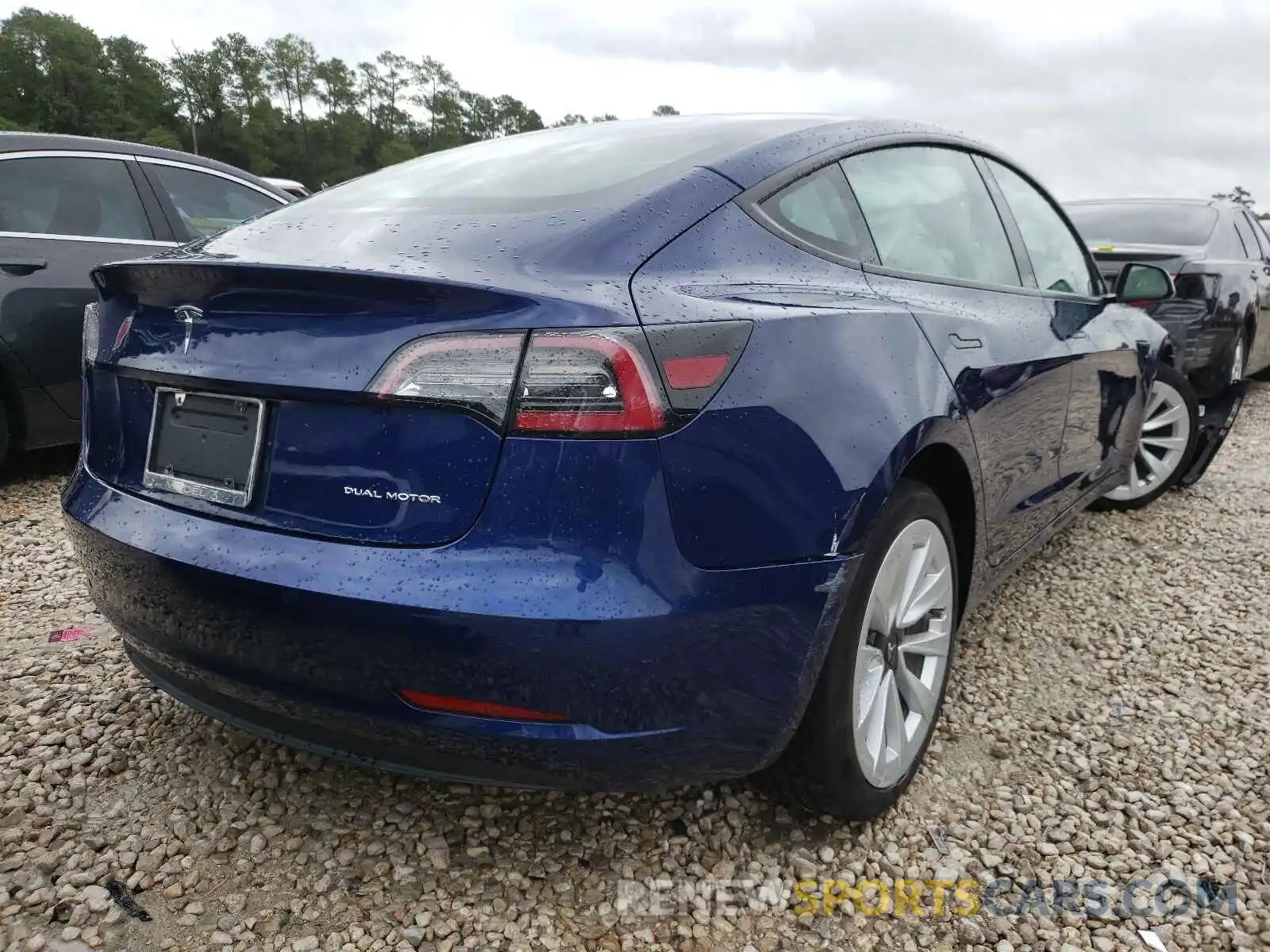 4 Photograph of a damaged car 5YJ3E1EB5MF990259 TESLA MODEL 3 2021