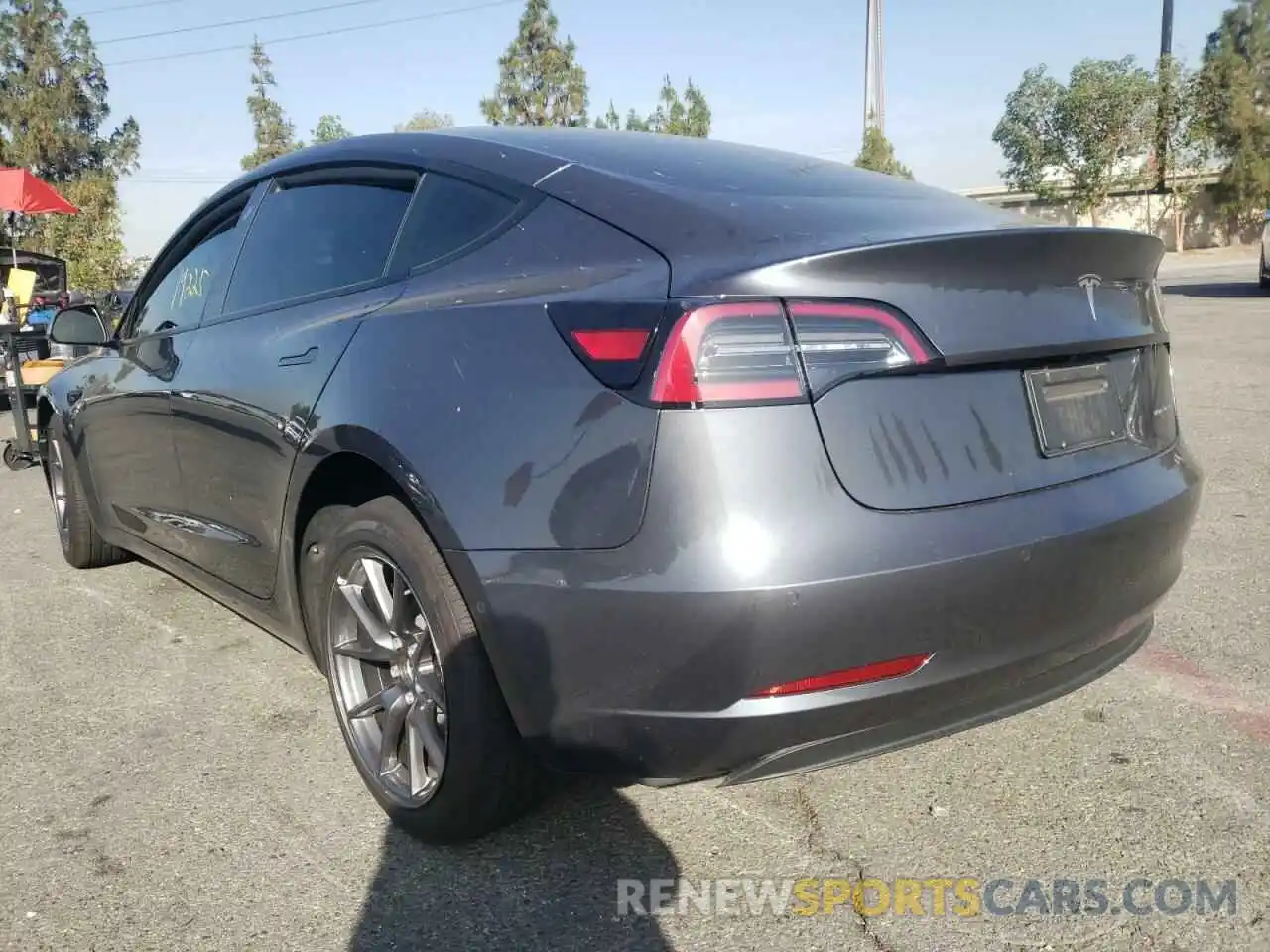 3 Photograph of a damaged car 5YJ3E1EB5MF995817 TESLA MODEL 3 2021