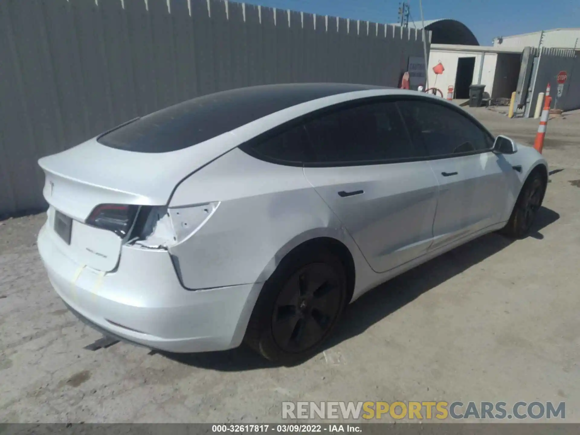 4 Photograph of a damaged car 5YJ3E1EB6MF872379 TESLA MODEL 3 2021