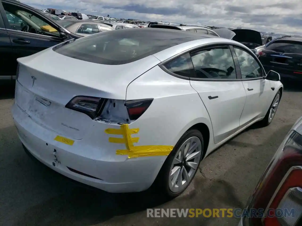 4 Photograph of a damaged car 5YJ3E1EB7MF916583 TESLA MODEL 3 2021