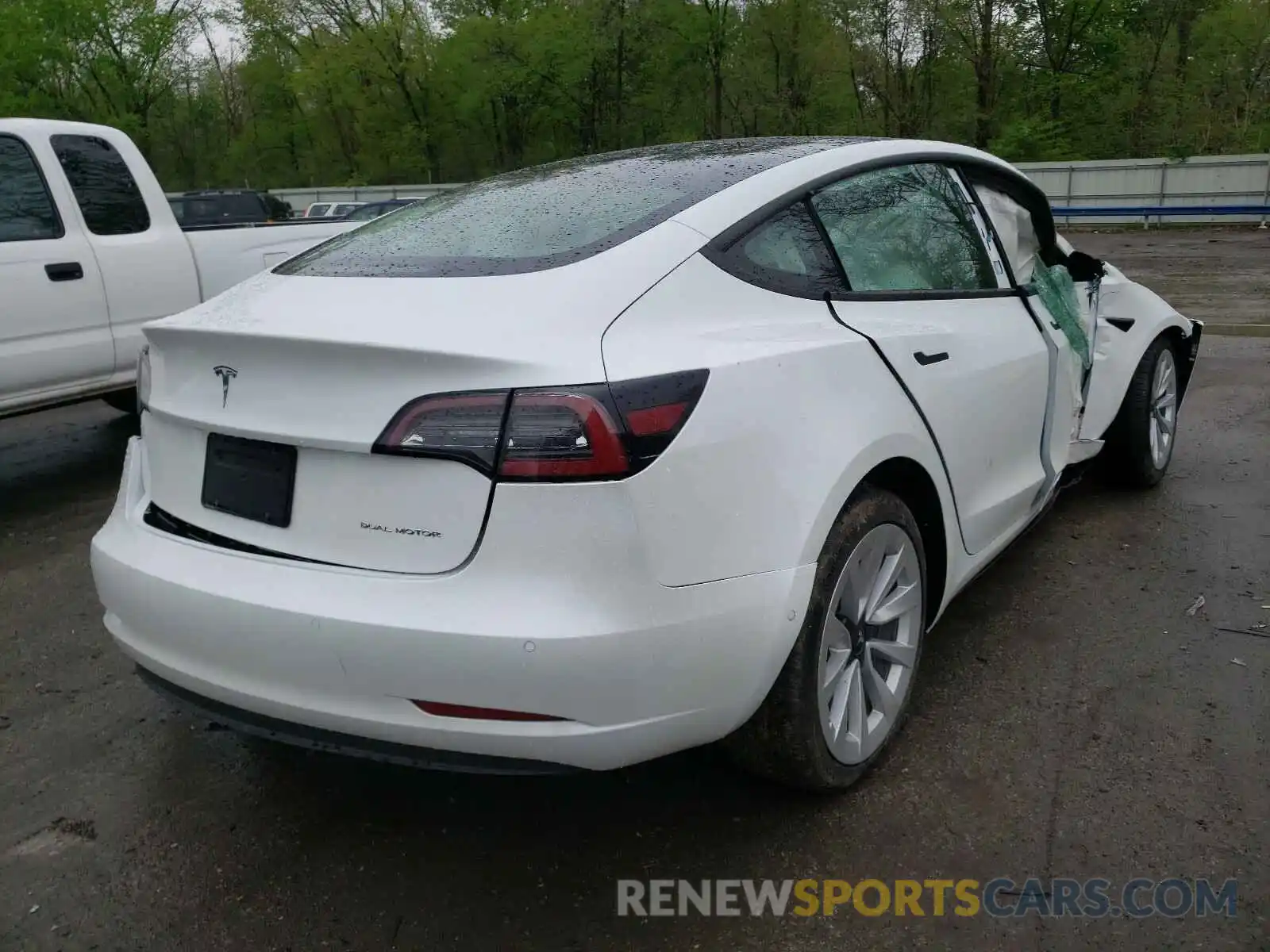 4 Photograph of a damaged car 5YJ3E1EB7MF926661 TESLA MODEL 3 2021