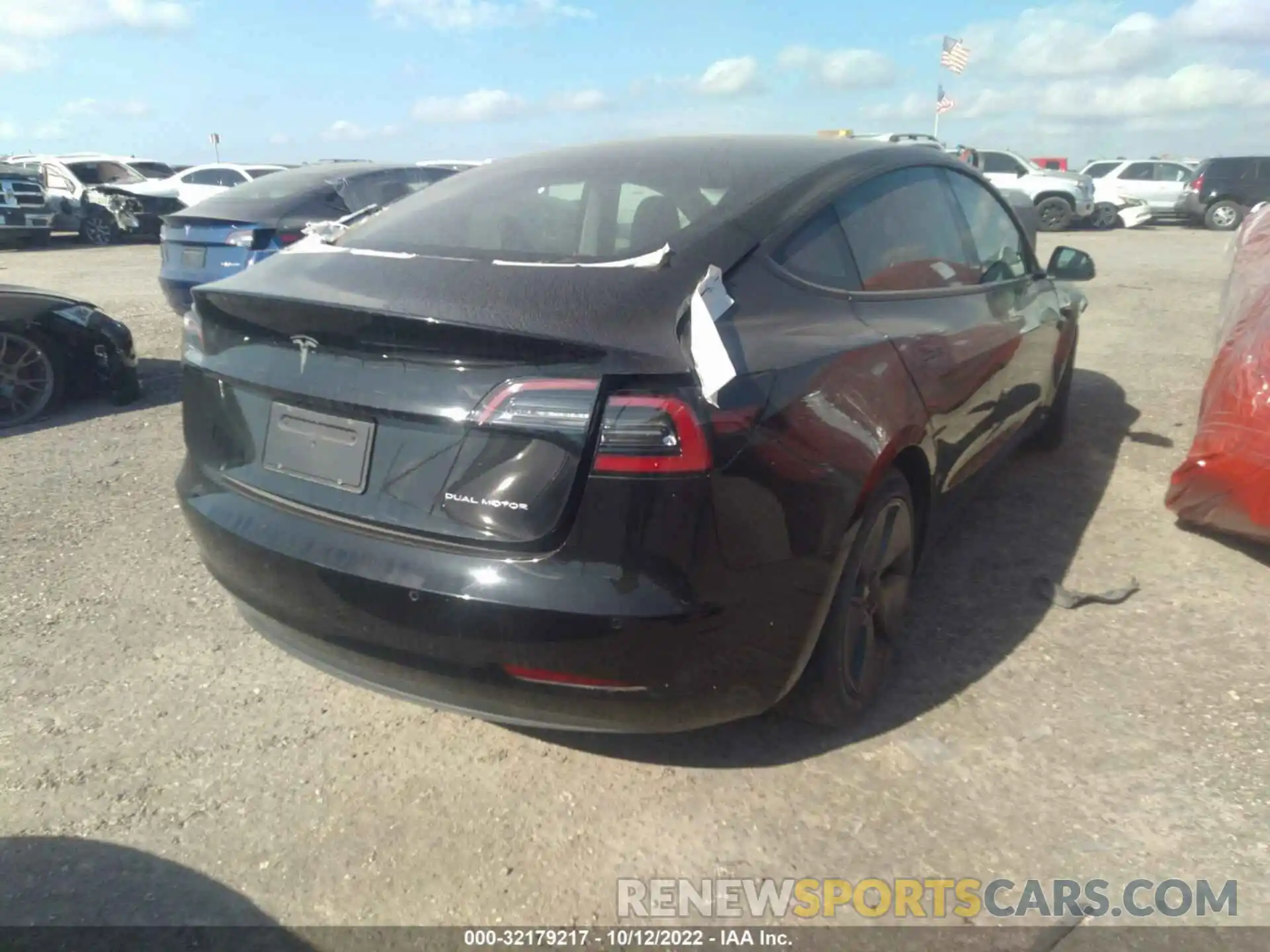 4 Photograph of a damaged car 5YJ3E1EB8MF869502 TESLA MODEL 3 2021