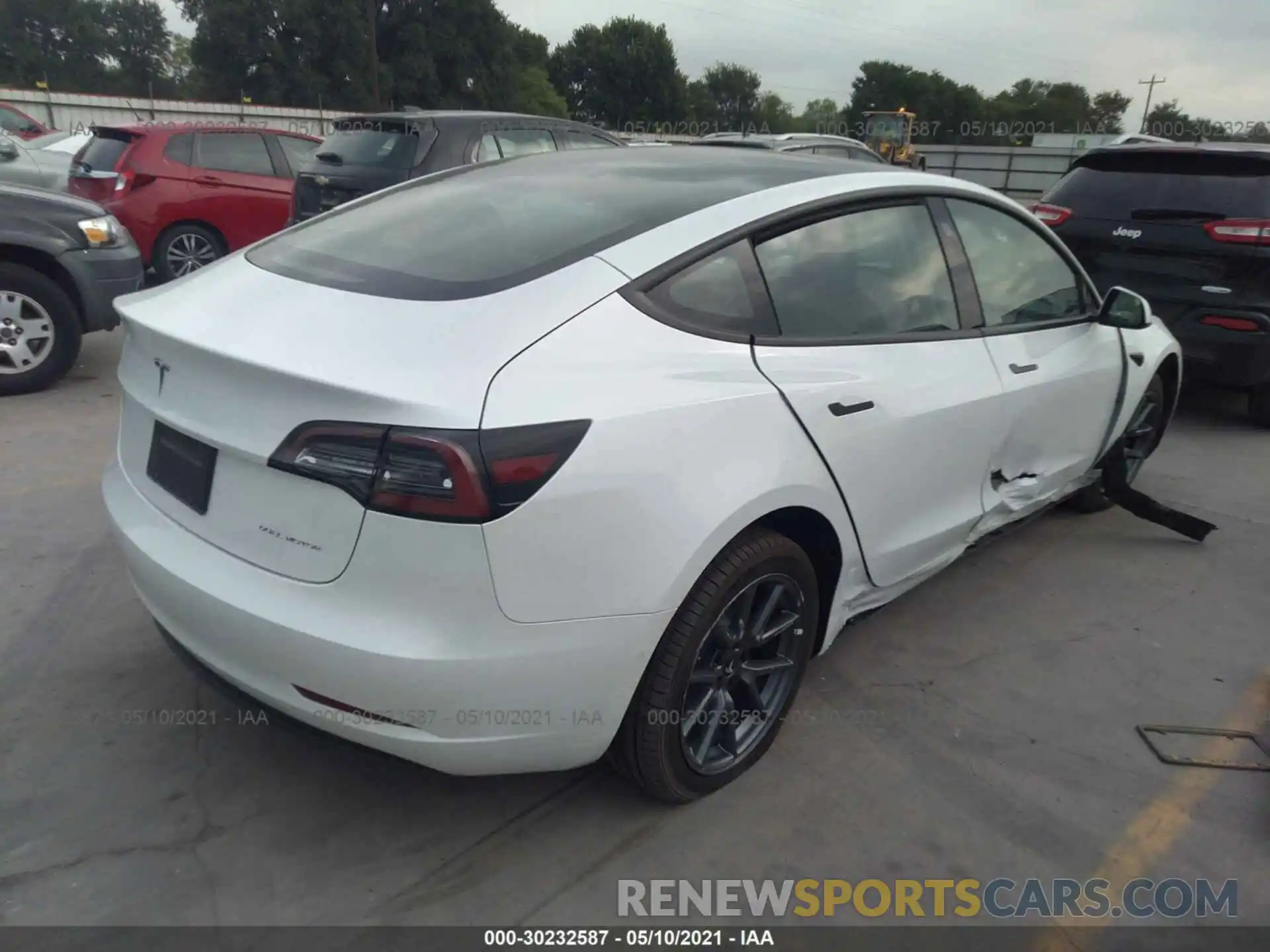 4 Photograph of a damaged car 5YJ3E1EB8MF902708 TESLA MODEL 3 2021