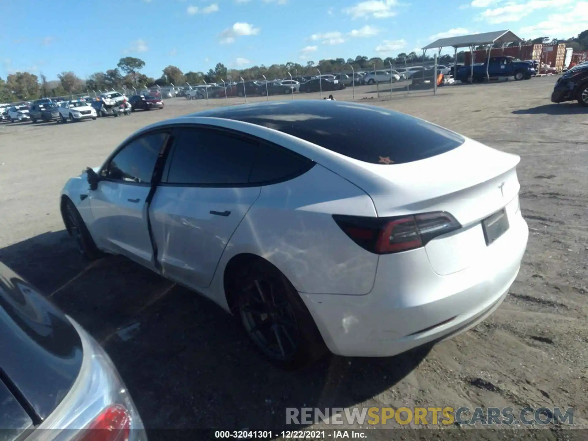 3 Photograph of a damaged car 5YJ3E1EB9MF047422 TESLA MODEL 3 2021