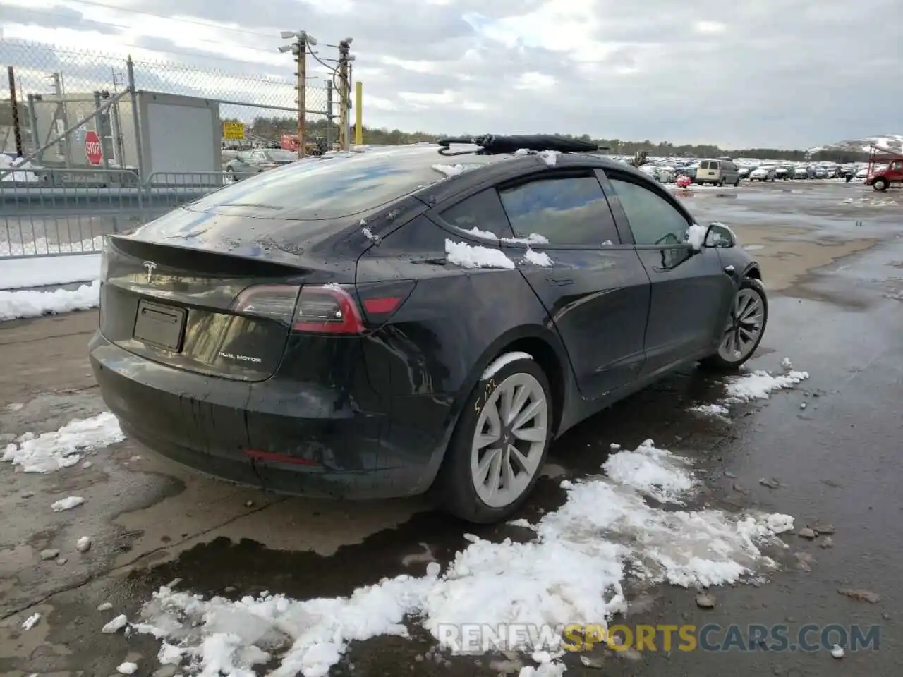 4 Photograph of a damaged car 5YJ3E1EB9MF059392 TESLA MODEL 3 2021