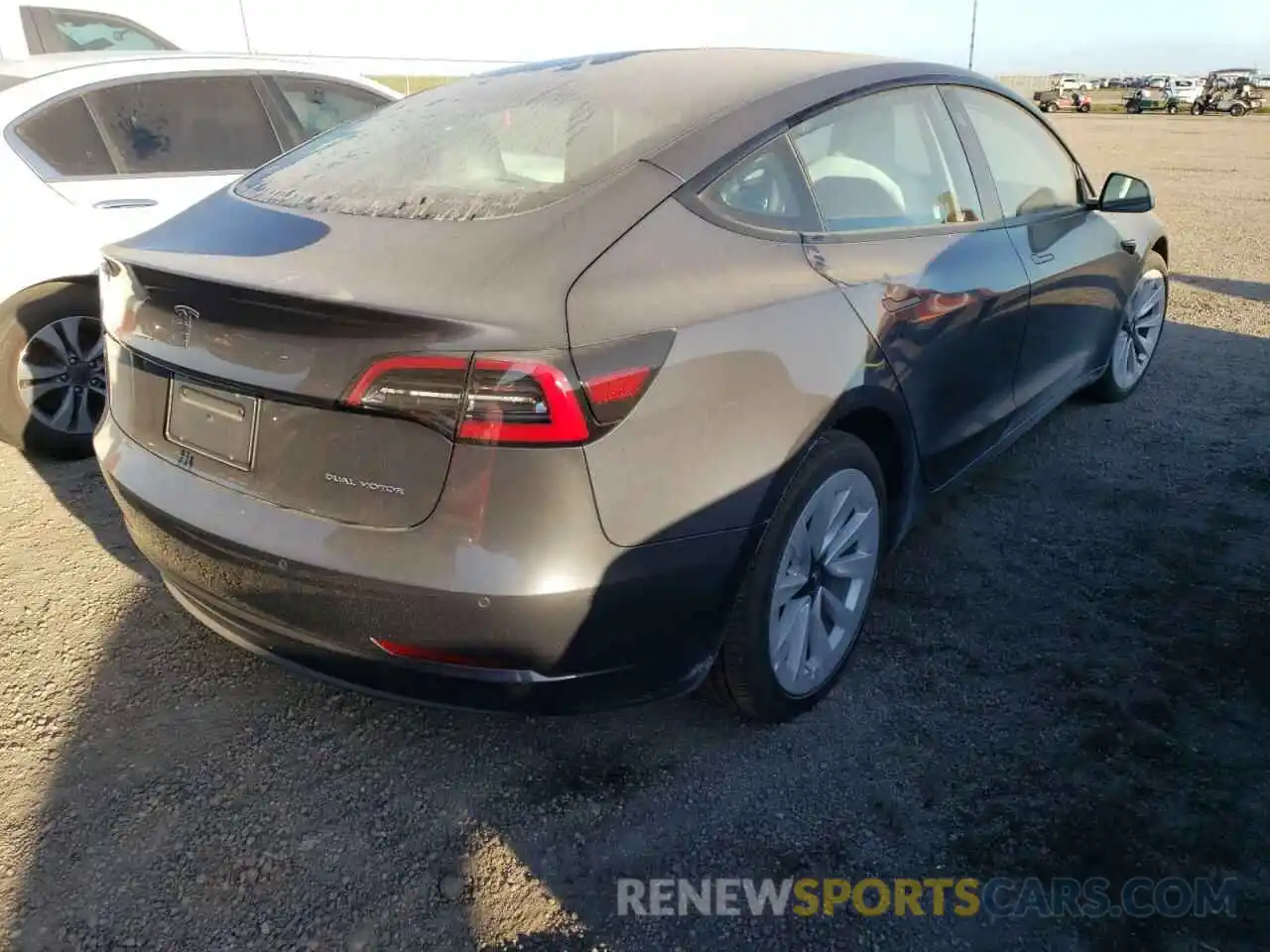 4 Photograph of a damaged car 5YJ3E1EB9MF083398 TESLA MODEL 3 2021